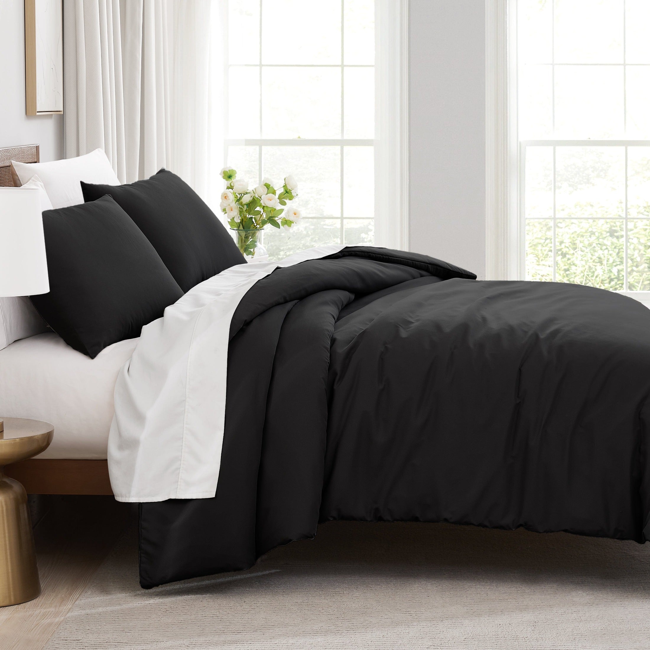 Side View of Vilano Duvet Cover Set in Black#color_vilano-black