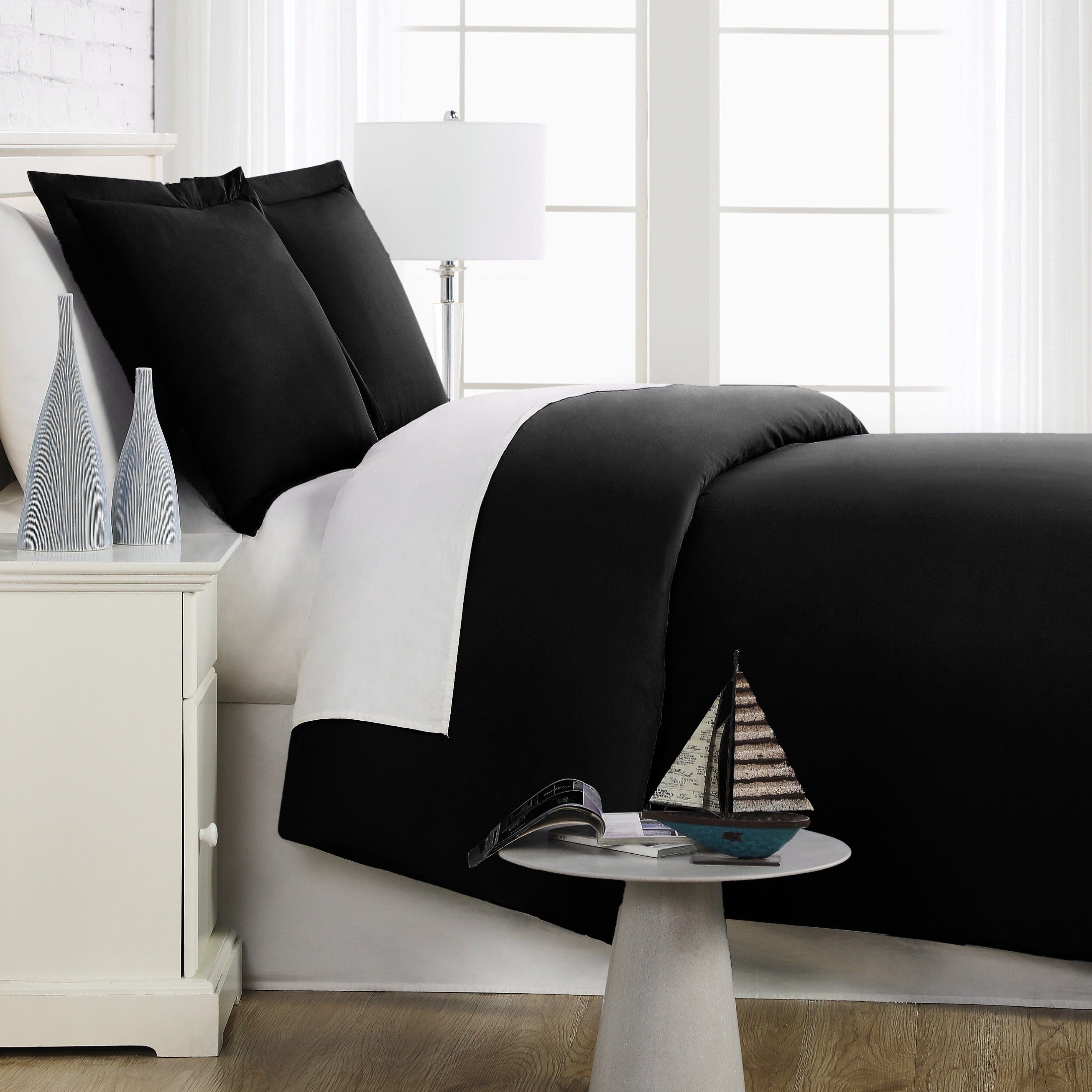 Side View of Everyday Essentials Duvet Cover Set in Black#color_black