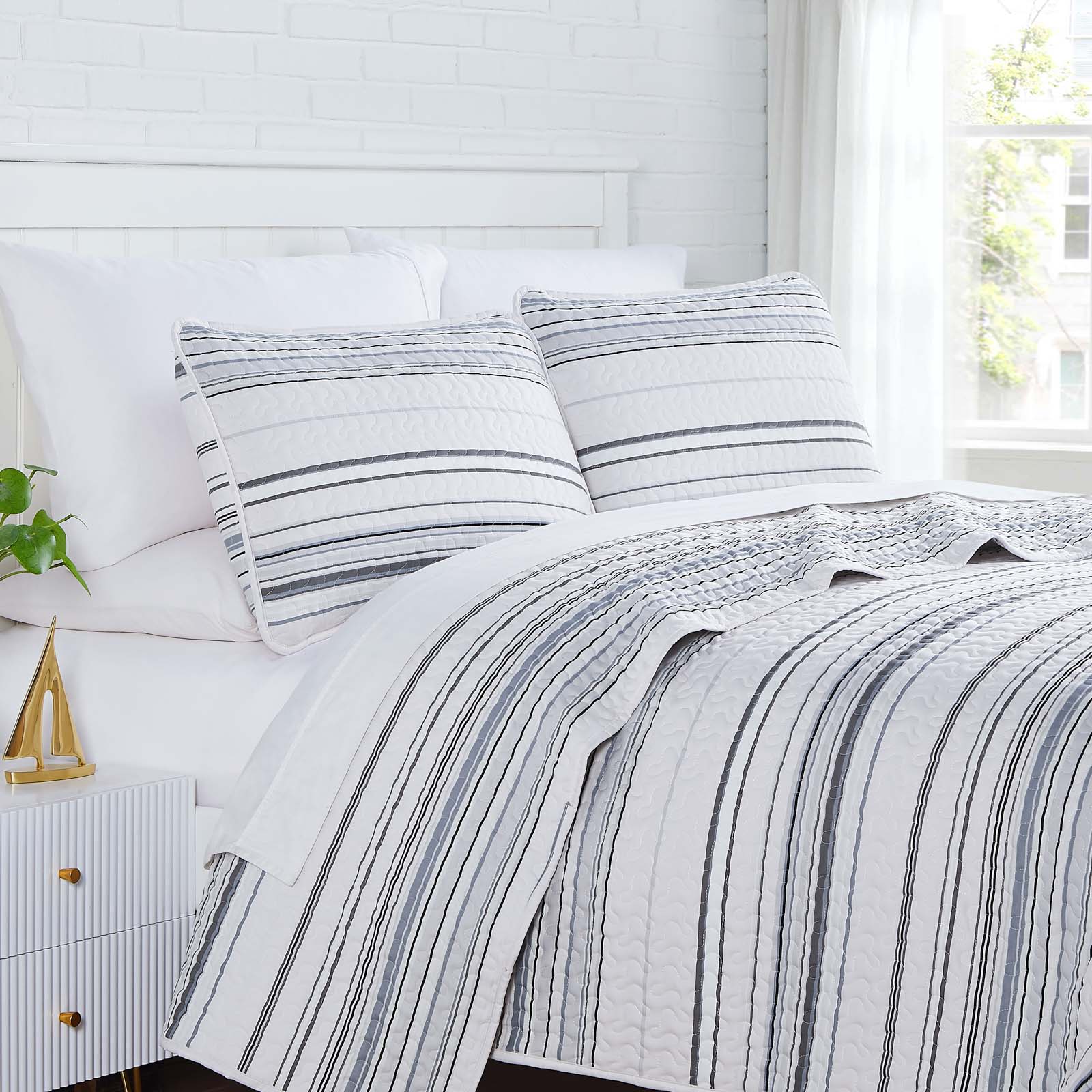 Coastal Stripes Quilt Set