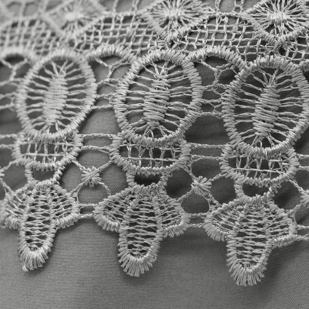Vilano Lace Hem Pillow Cases