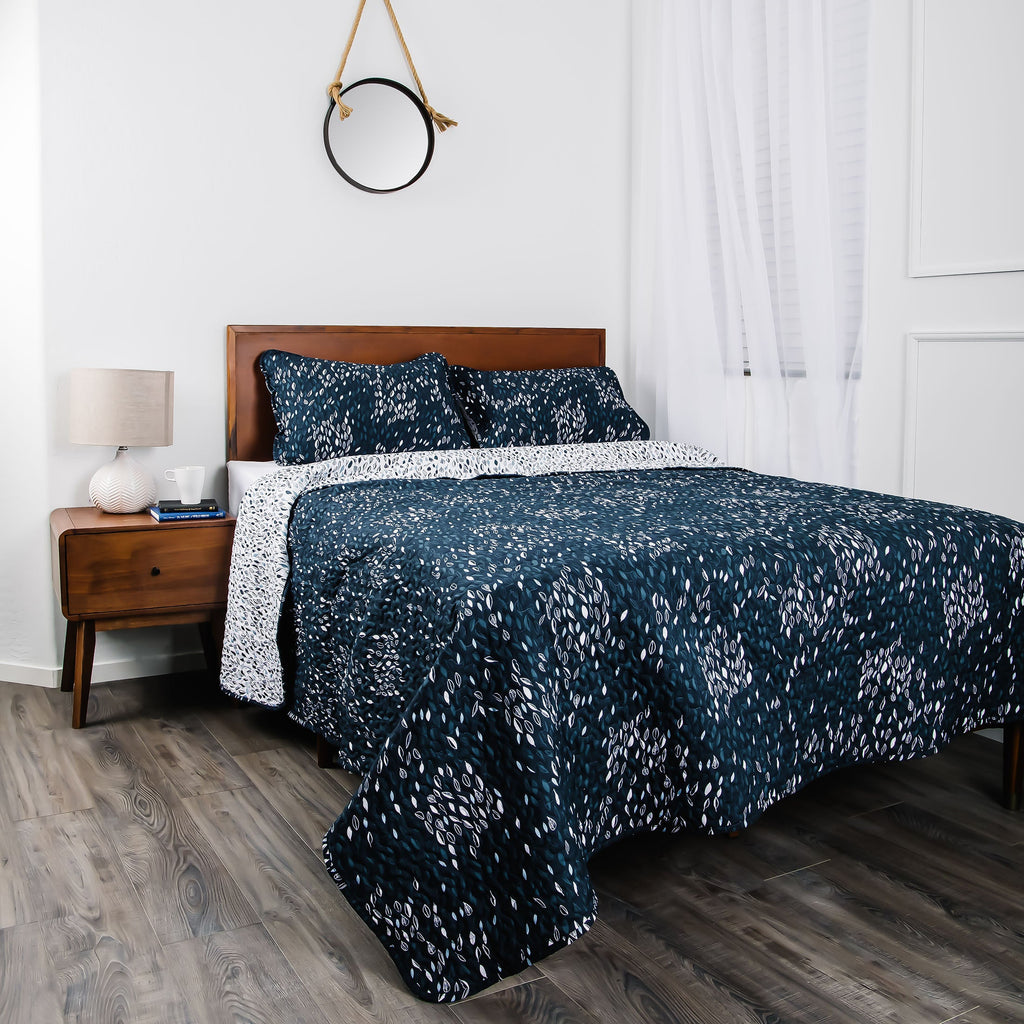 Botanical Leaves Reversible Quilt Set