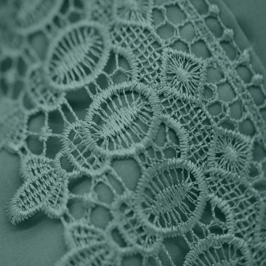 Vilano Lace Hem Pillow Cases