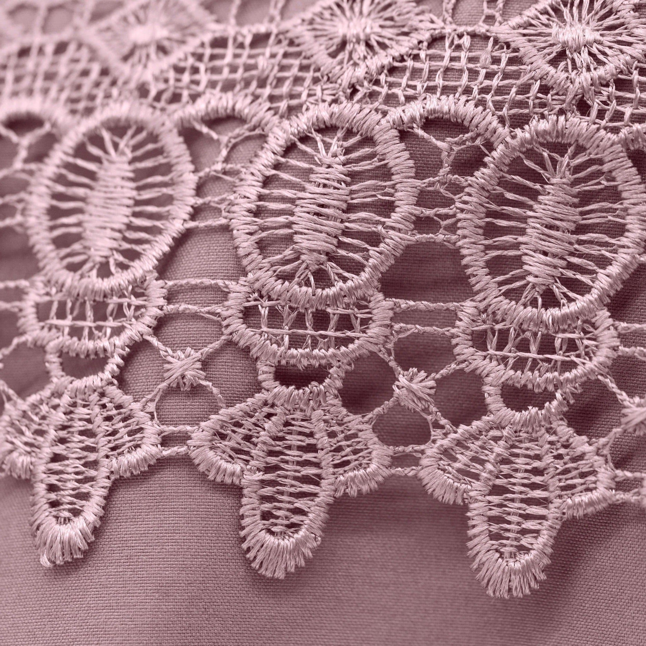 Vilano Lace Hem Pillow Cases