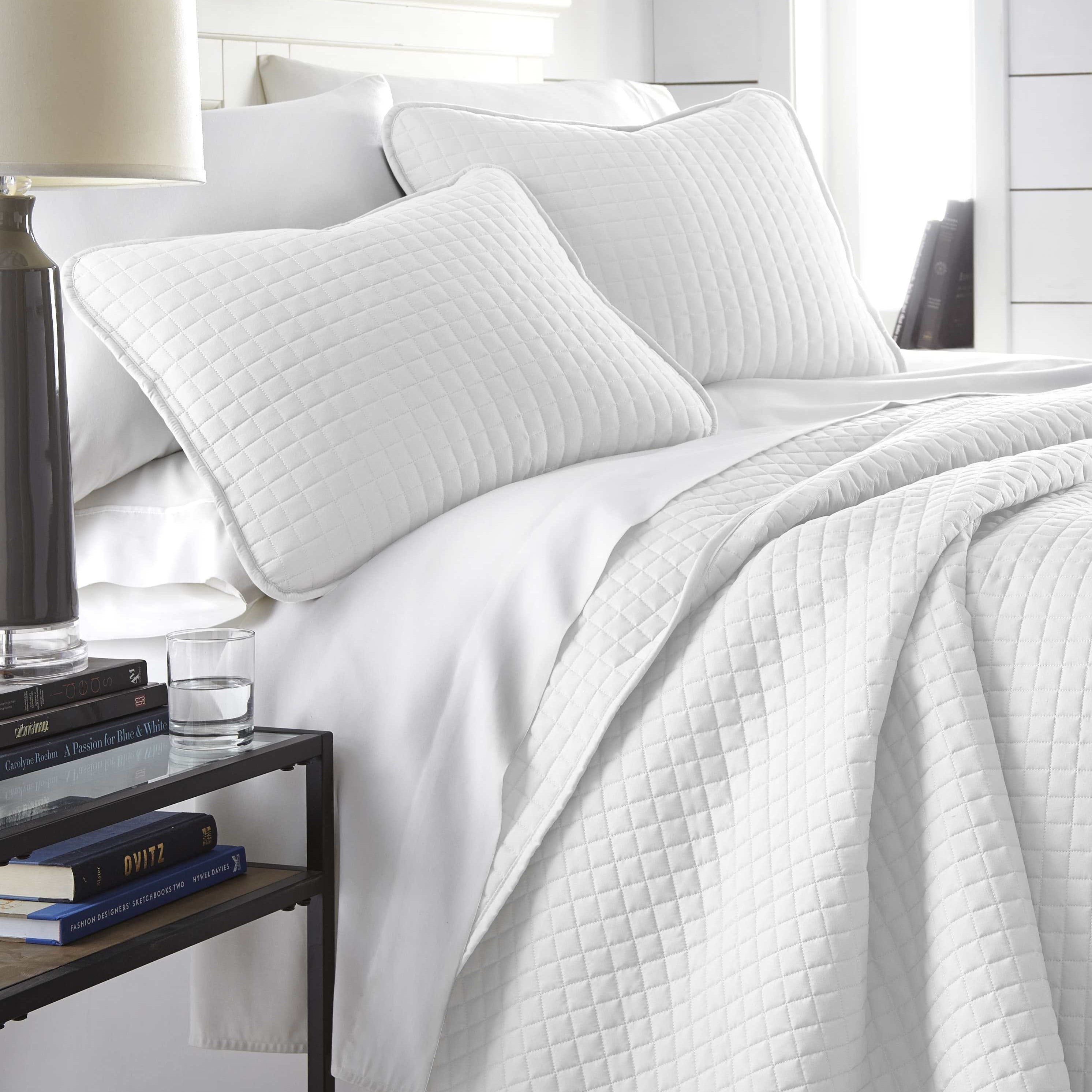 Side View of Vilano Oversized Quilt Set in White #color_vilano-white