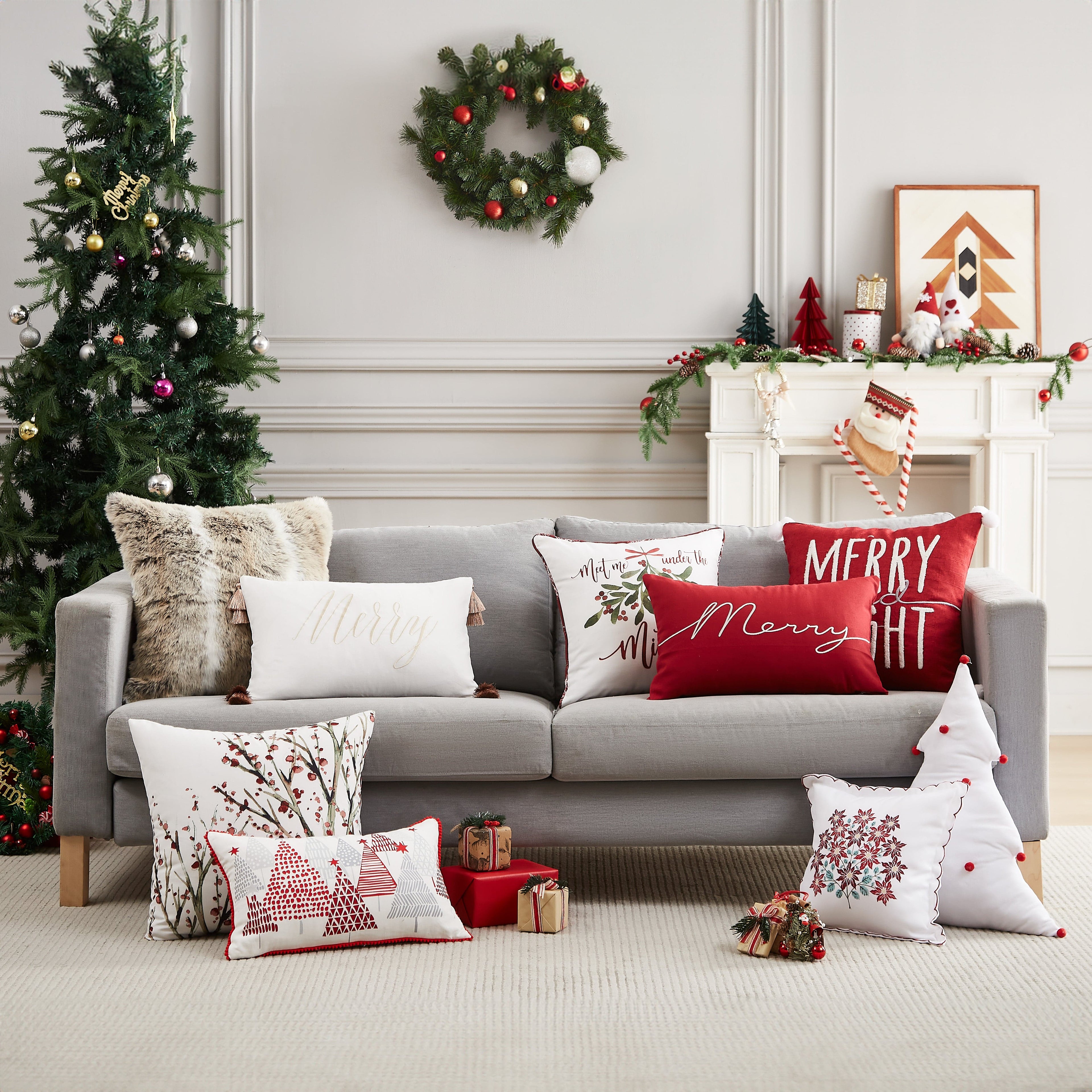 Christmas Carol 2-Piece Throw Pillow Set