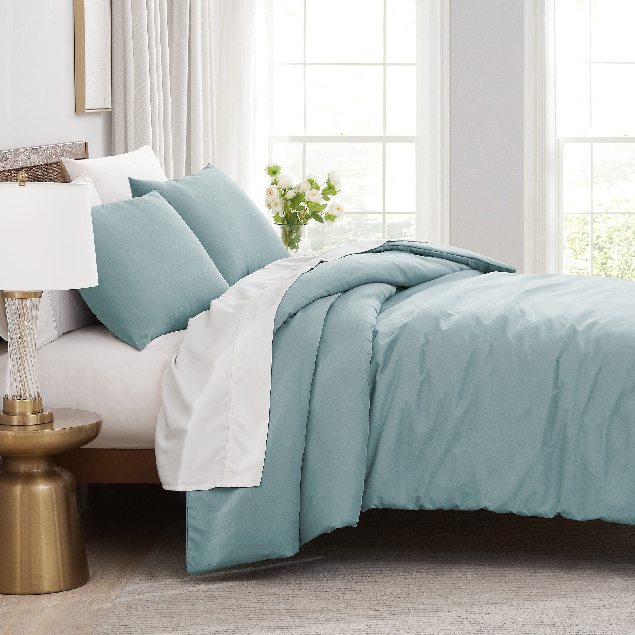 Side View of Vilano Duvet Cover Set in Sky Blue#color_vilano-sky-blue