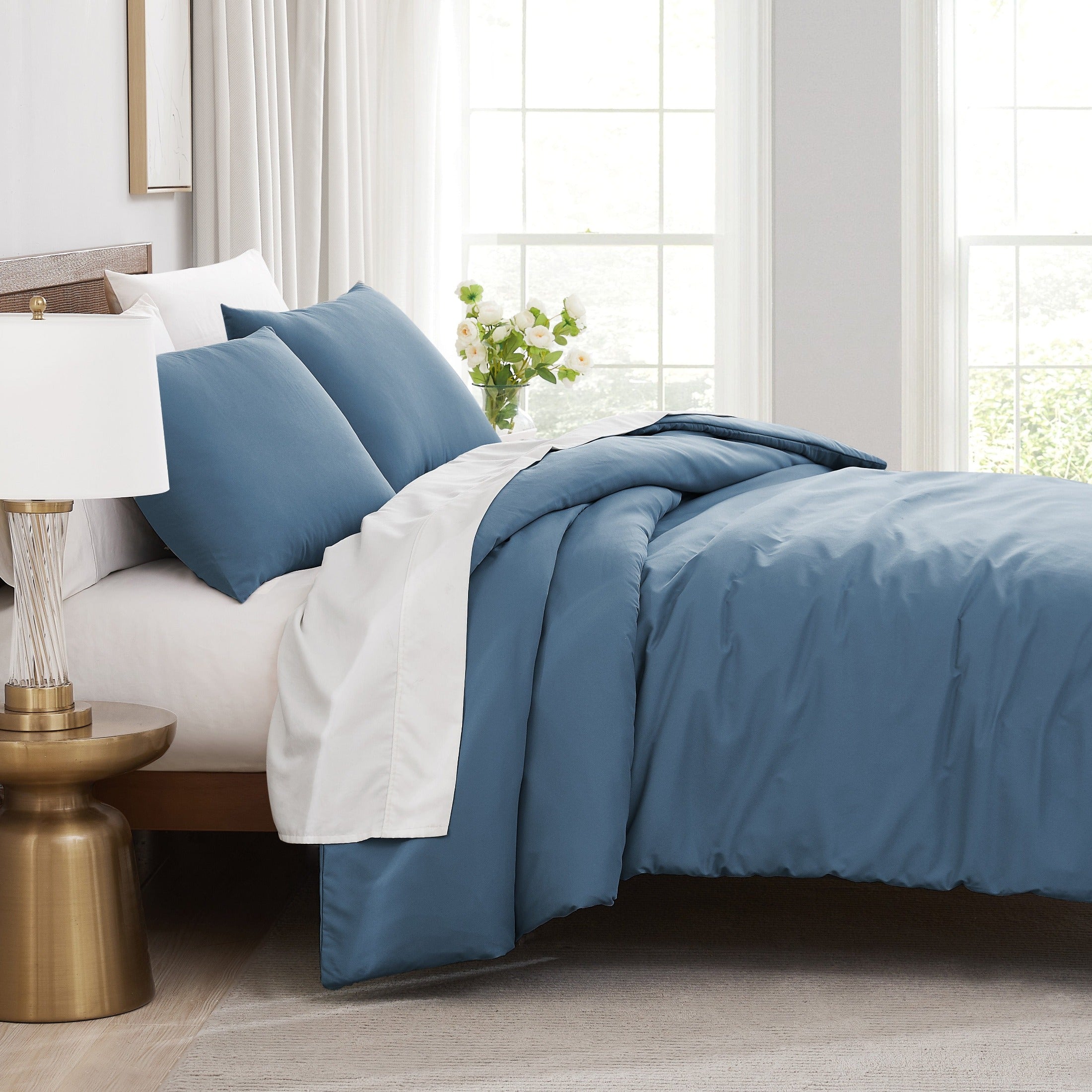Side View of Vilano Duvet Cover Set in Coronet Blue#color_vilano-coronet-blue