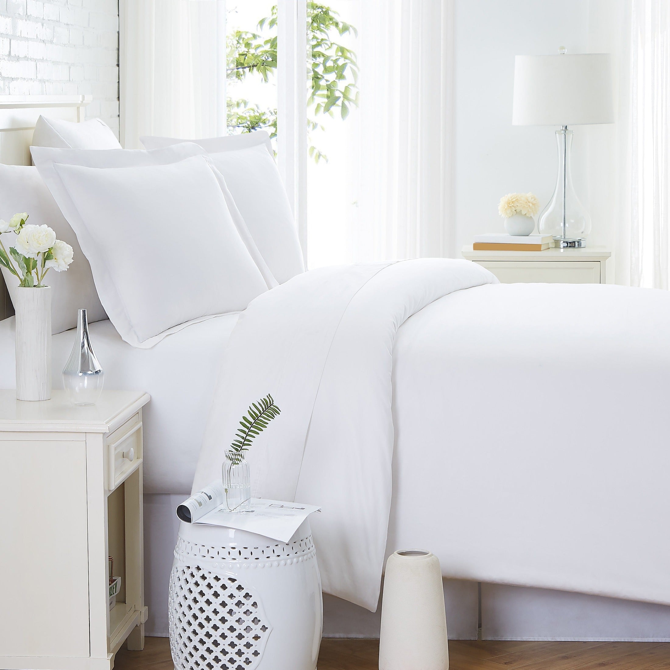 Side View of Everyday Essentials Duvet Cover Set in White#color_bright-white