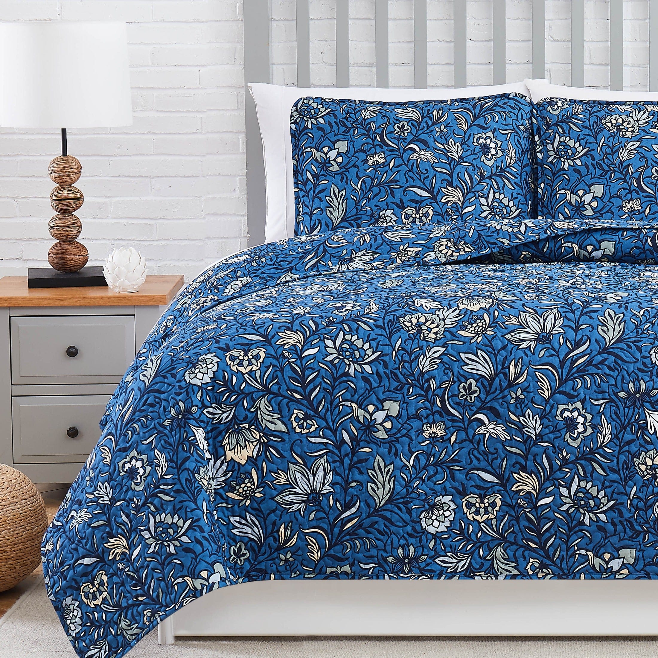 Blooming Blossoms Quilt Set