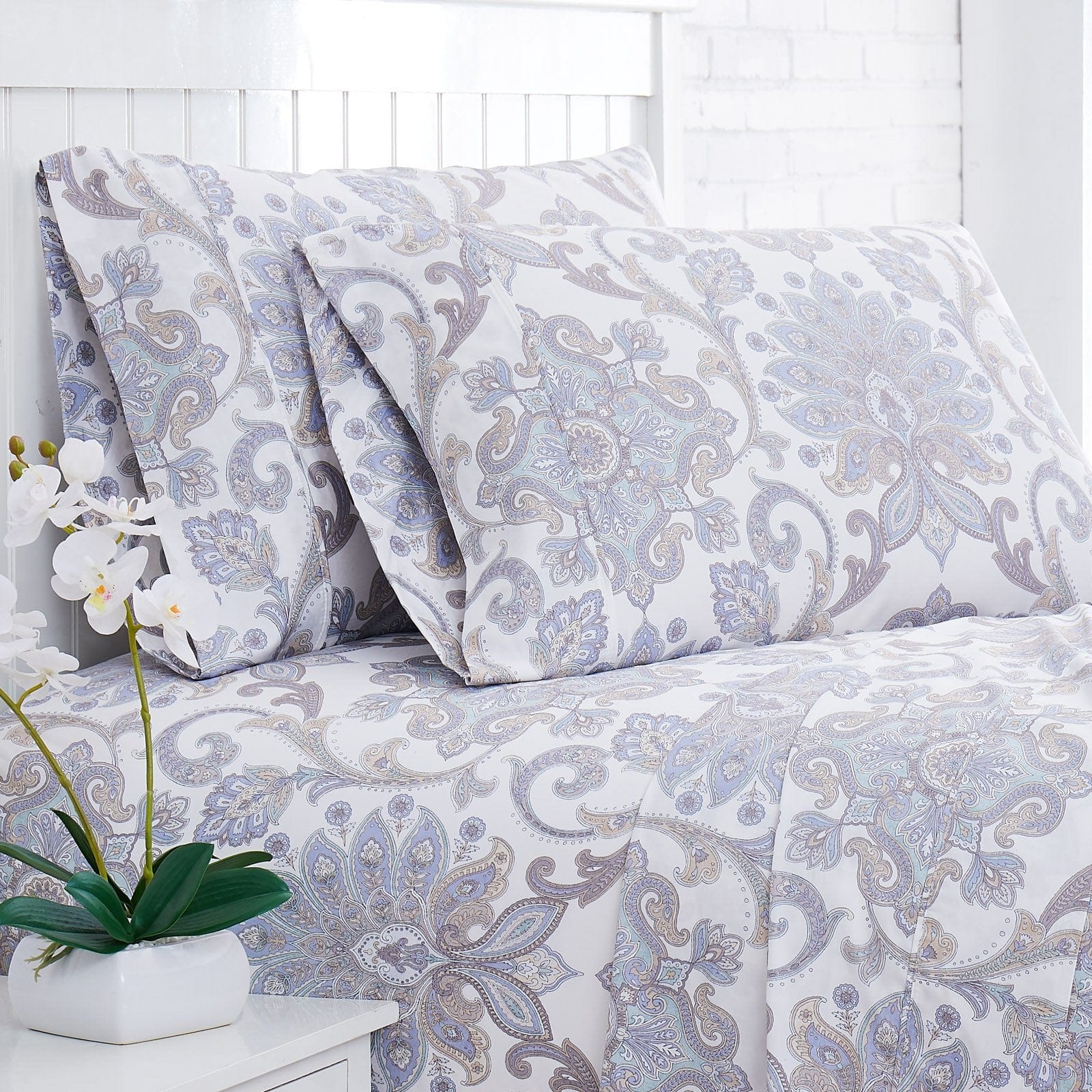 sClose Up View of Serenity Pillow Shams in Aqua#color_serenity-aqua