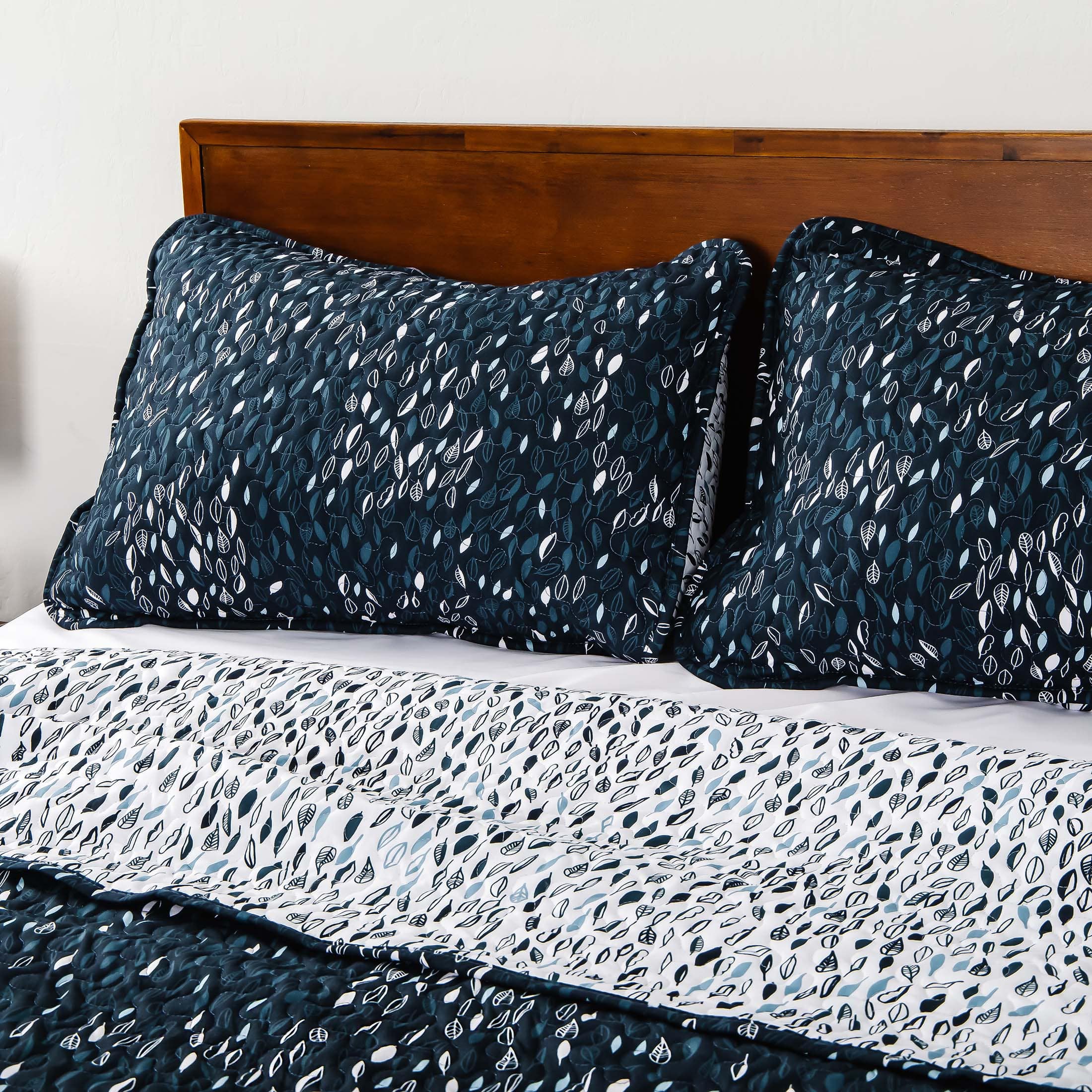 Botanical Leaves Reversible Quilt Set