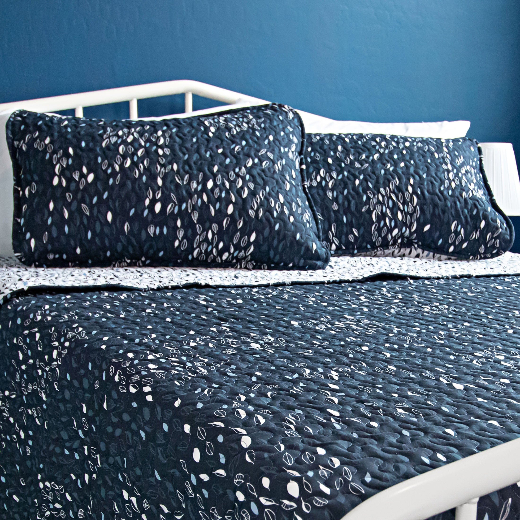 Botanical Leaves Reversible Quilt Set
