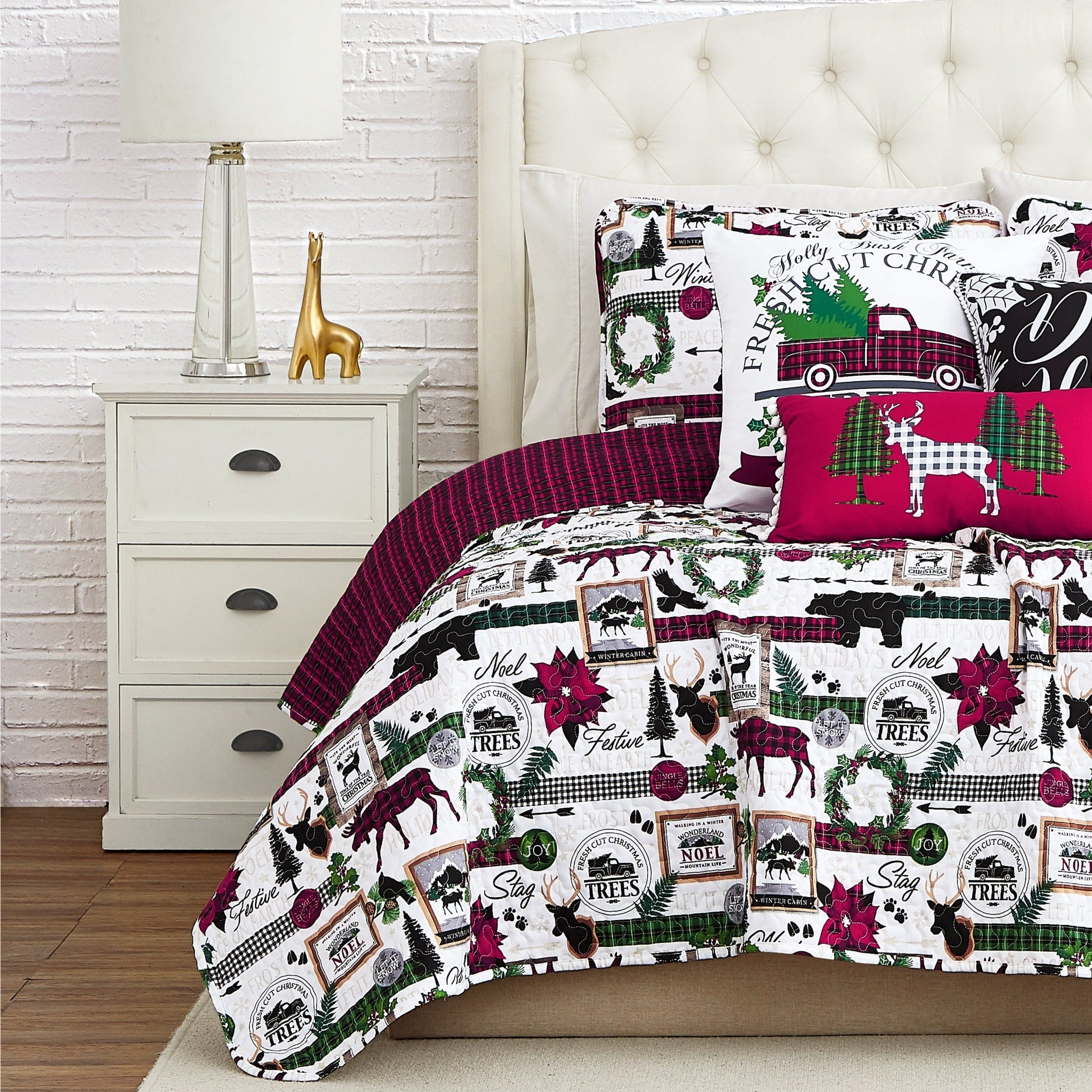 Merry Town 6-Piece Quilt Bedding Set