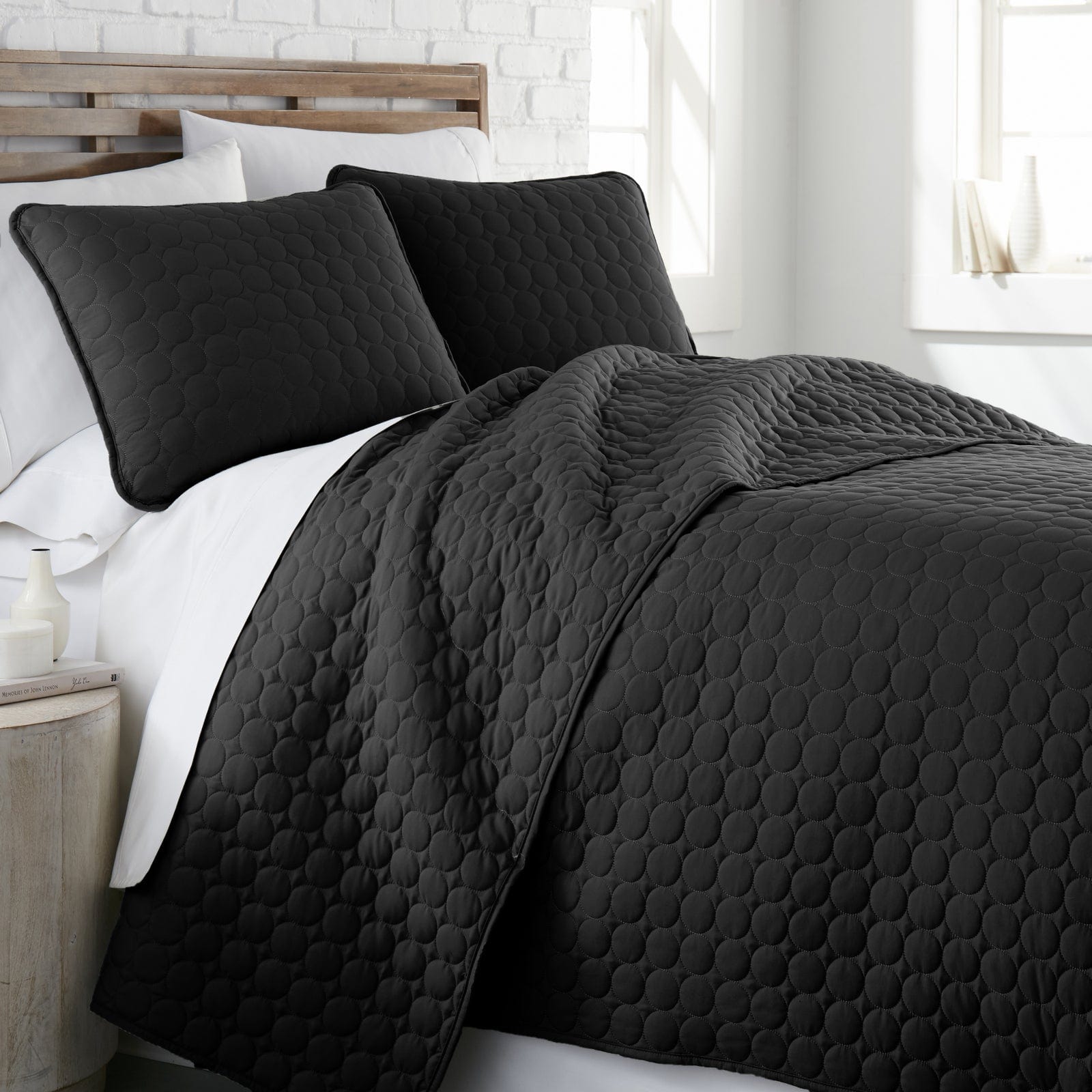 Side View of Southshore Essentials Quilt Set in Black#color_black
