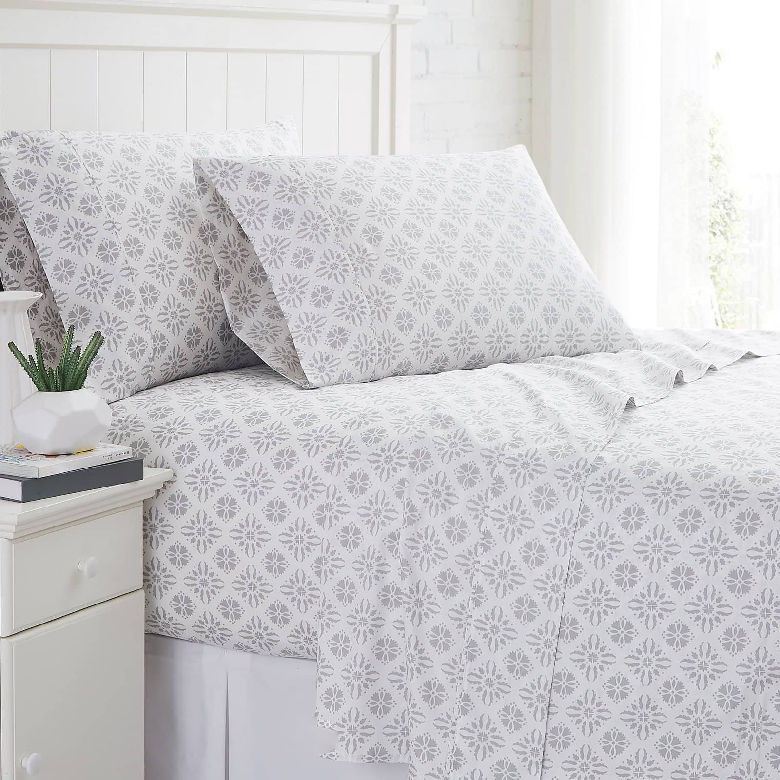 Aztec Dream Cotton Sheet Set in Grey#color_aztec-dreams-grey