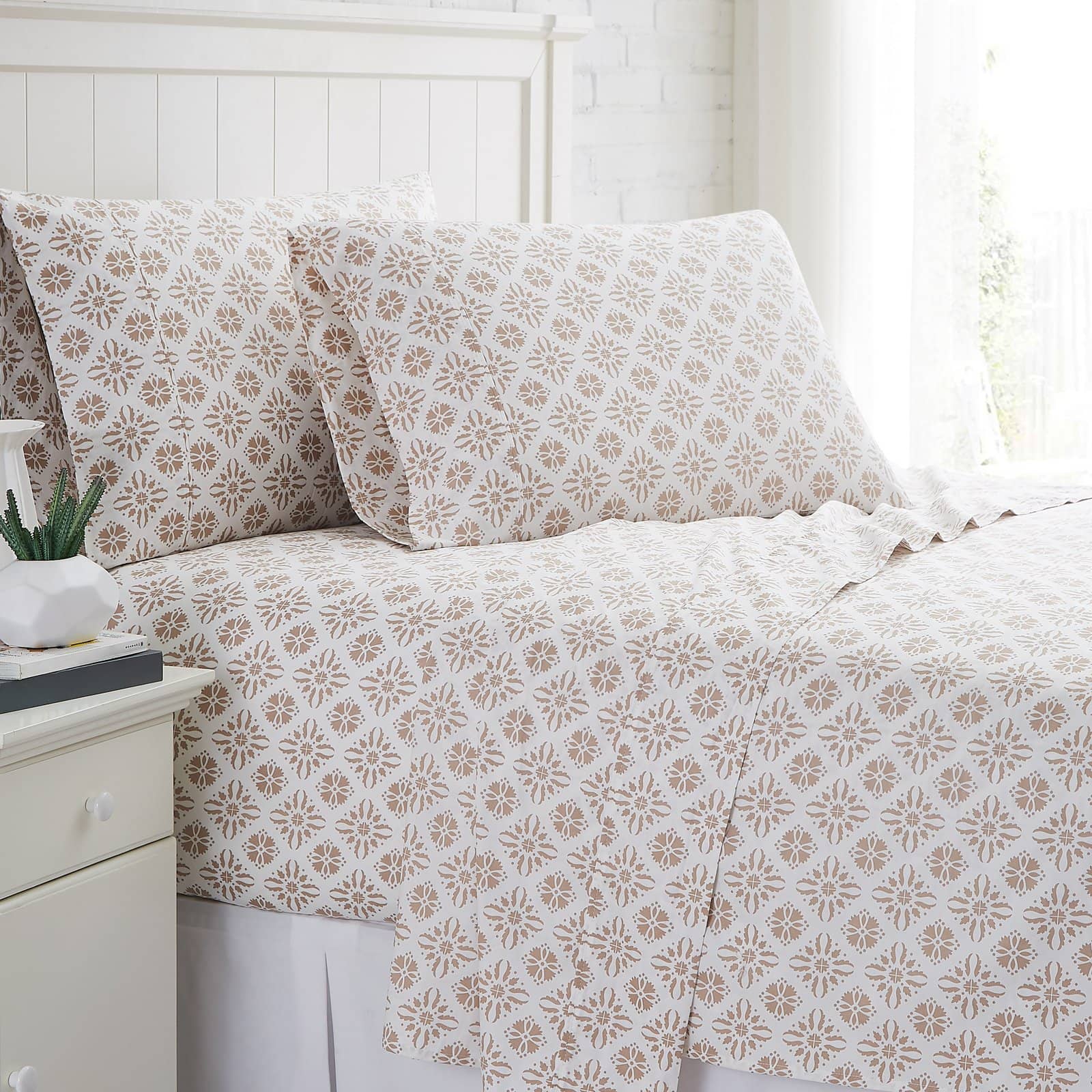 Aztec Dream Cotton Sheet Set in Taupe#color_aztec-dreams-taupe