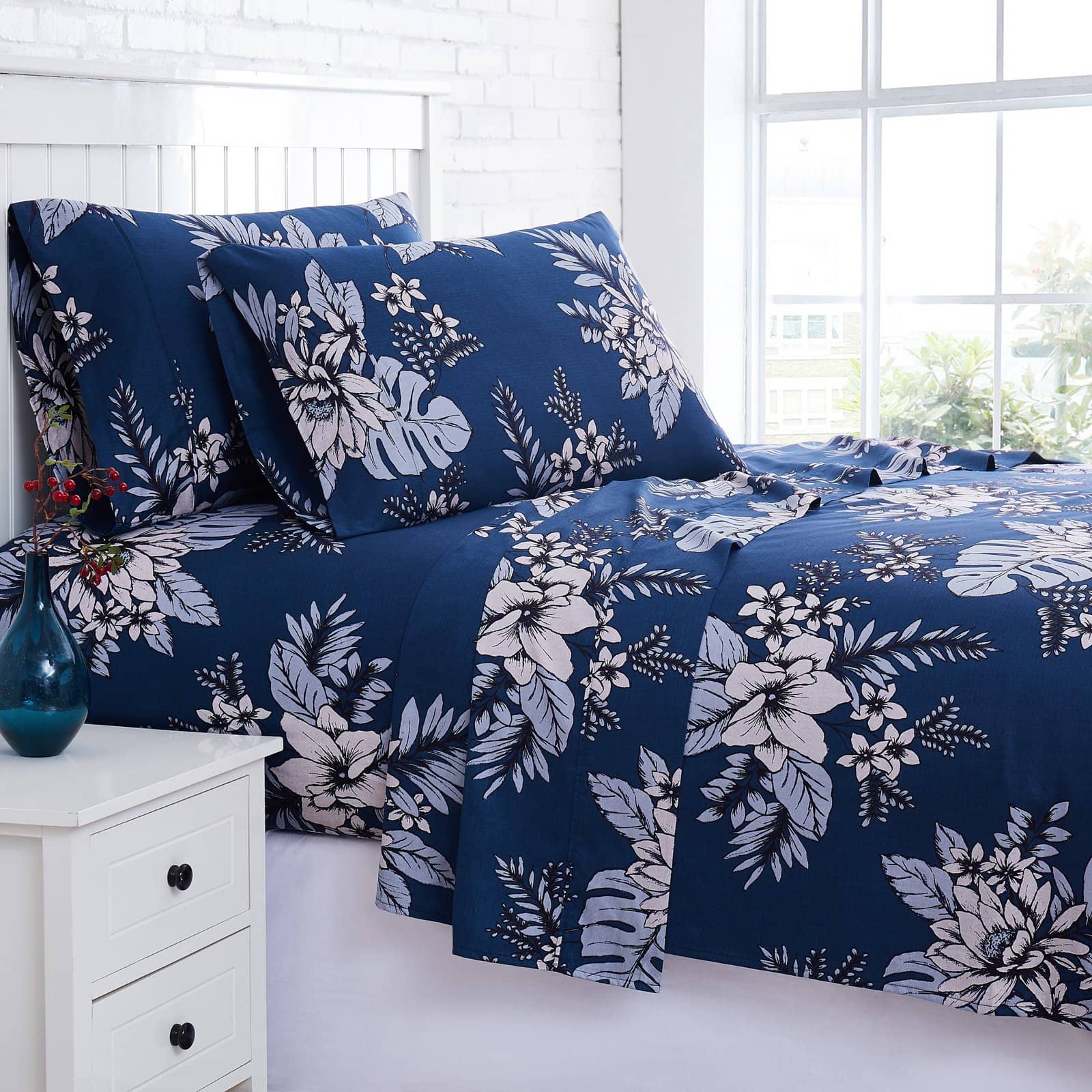 Flora Cotton Sheet Set in Blue#color_flora-blue