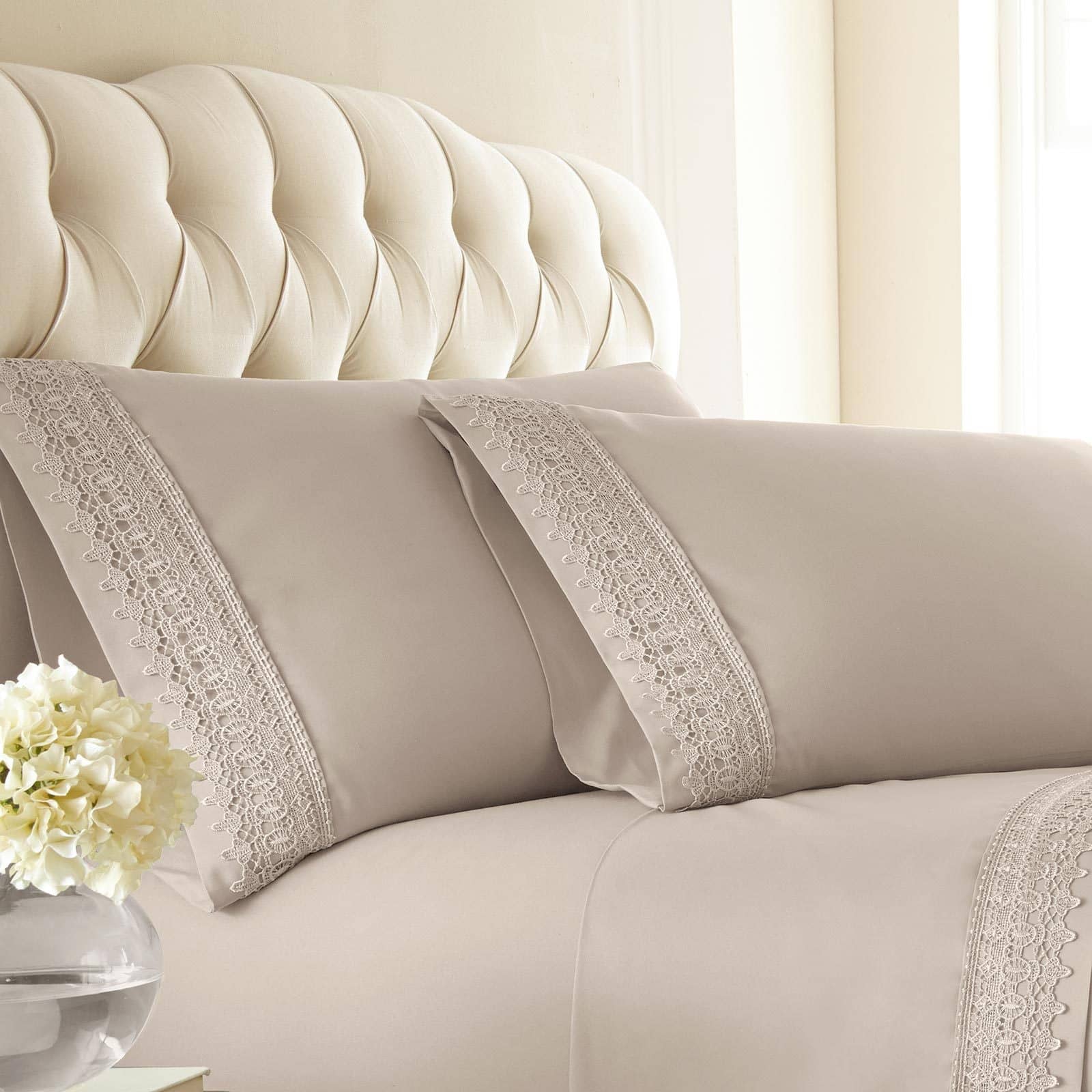 Close Up View of Vilano Lace Hem Pillow Case in Bone#color_vilano-bone