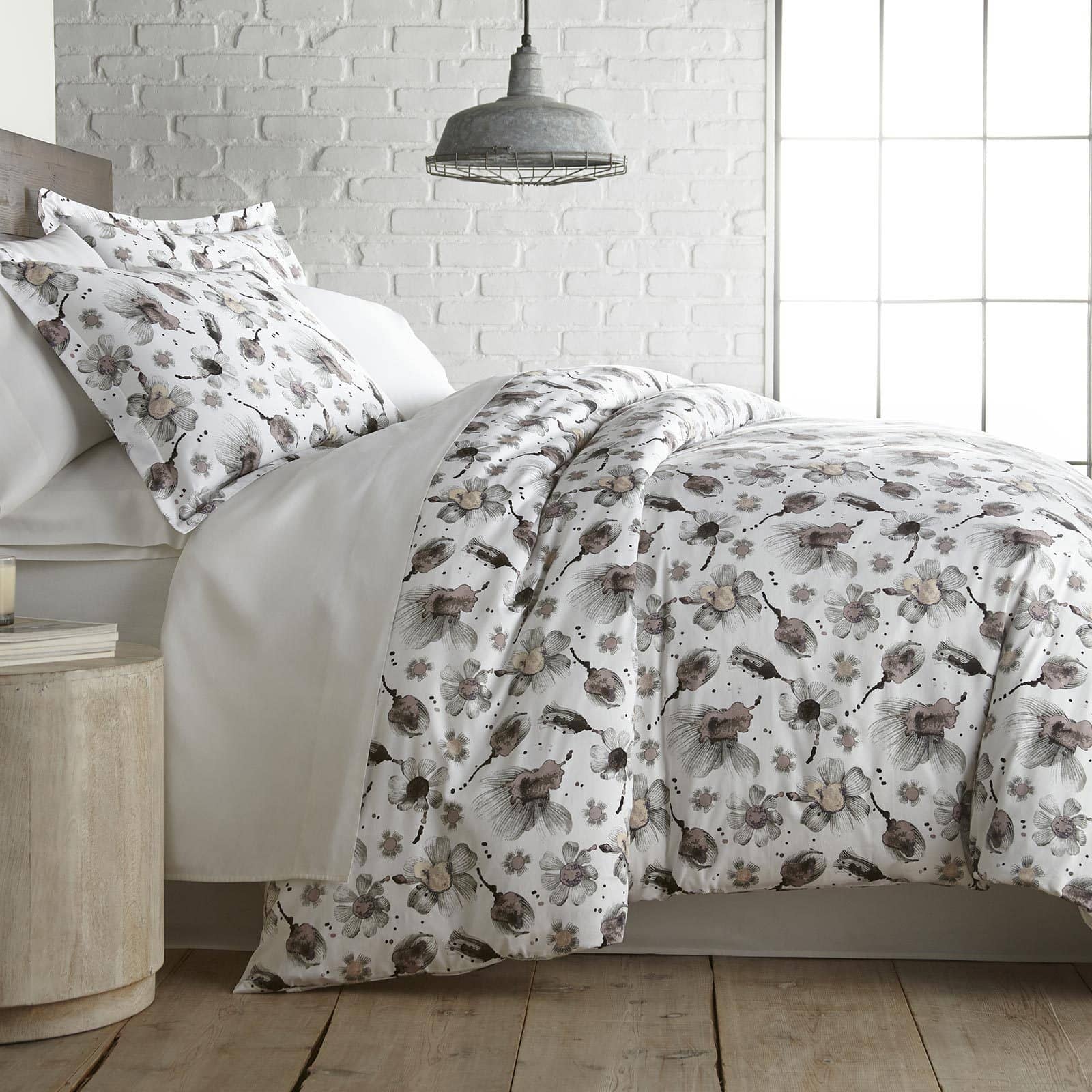 Grand Symphony Reversible Cotton Duvet Cover Set in Grey#color_grand-symphony-grey