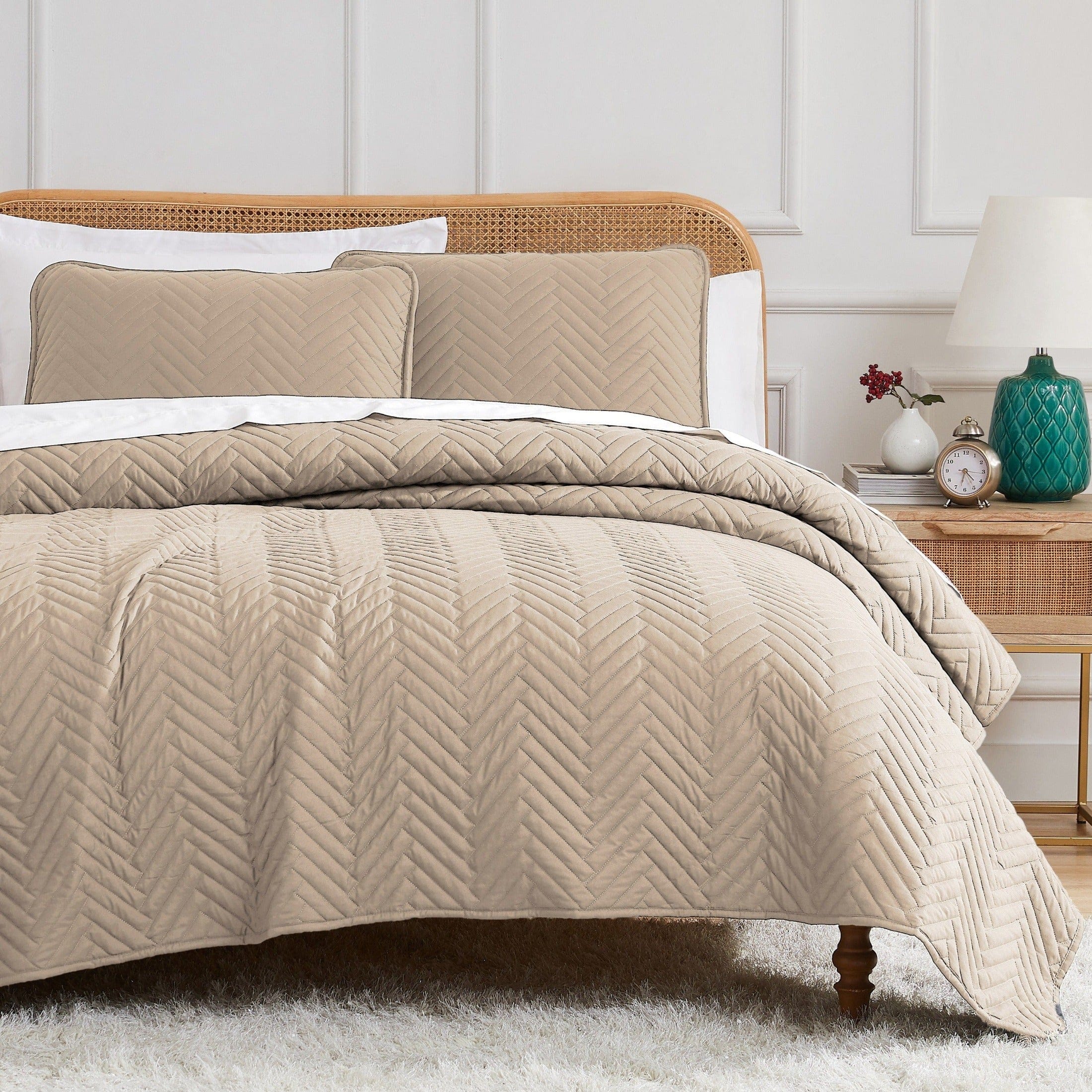 Chevron Oversized Quilt Set
