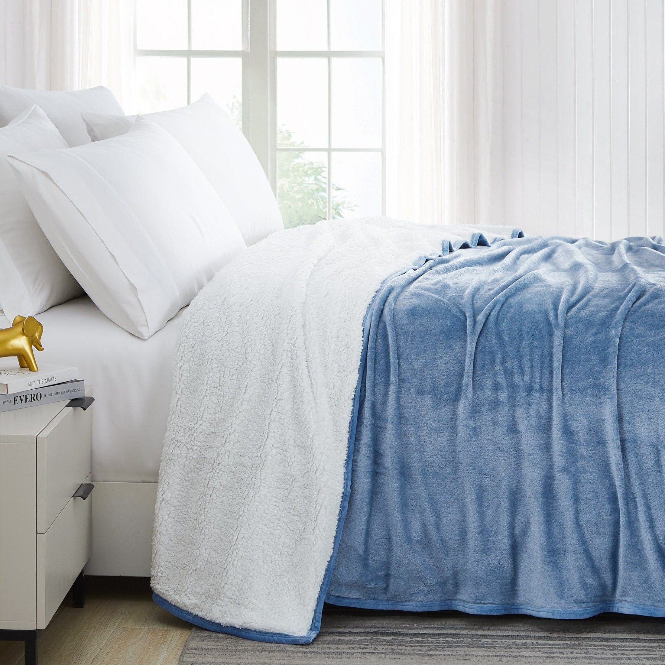 Side View of Sherpa-Fleece Oversized Reversible Blankets and Throws in Blue#color_microfleece-blue