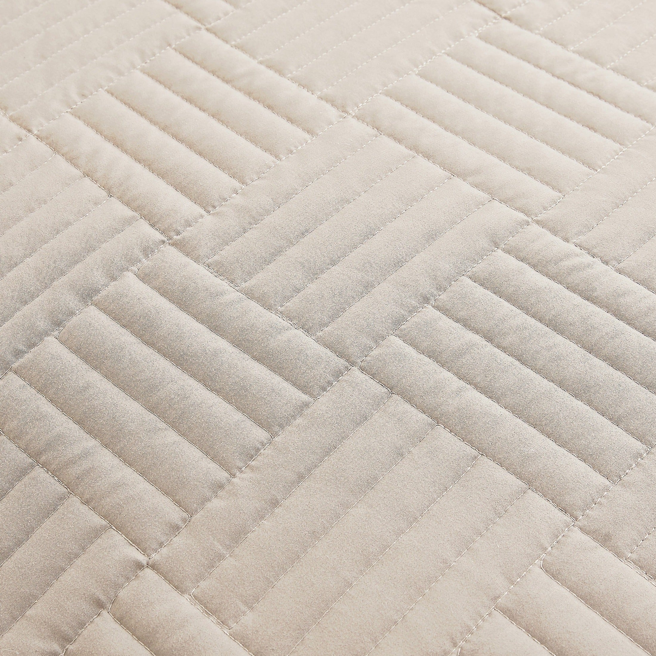 Grid Oversized Quilt Set