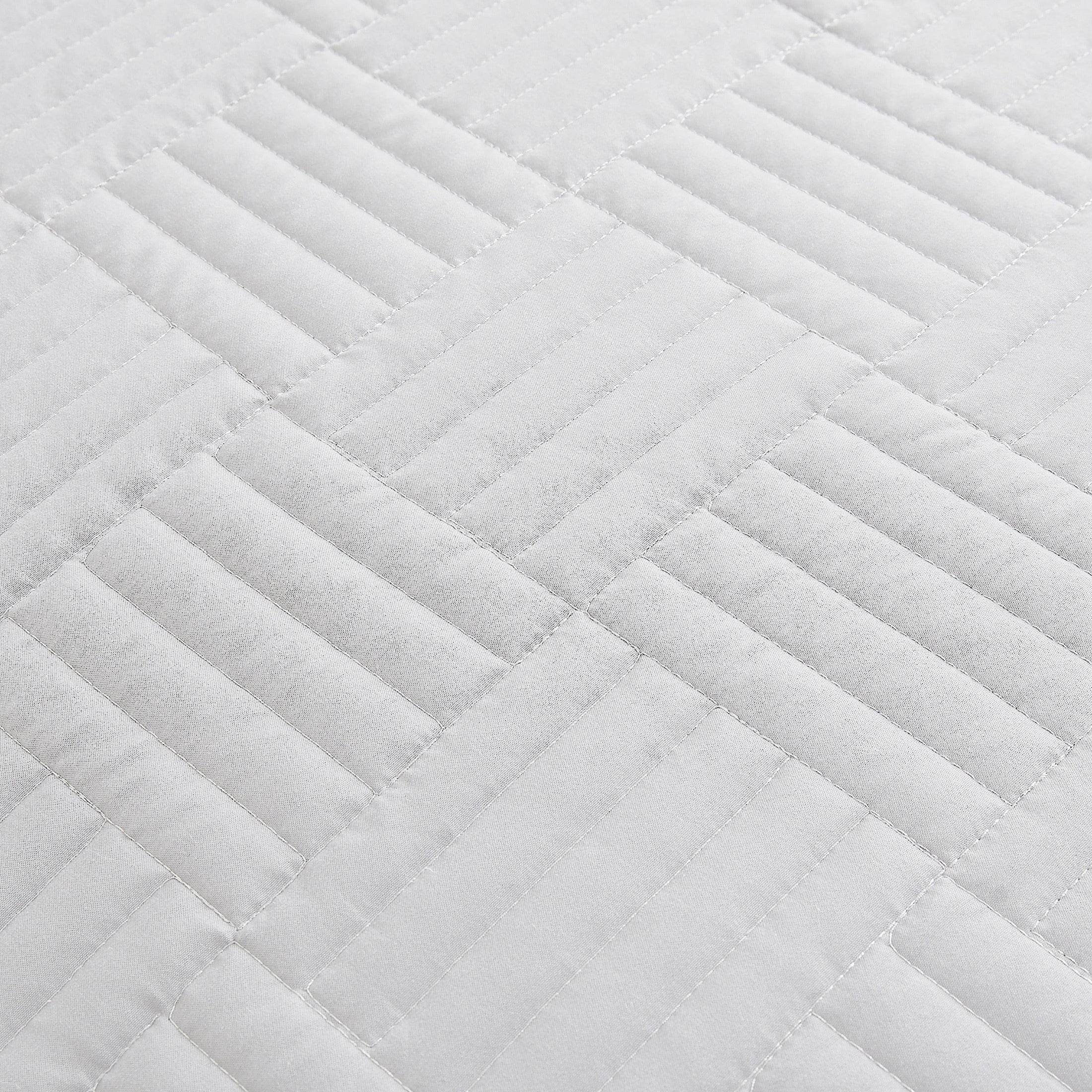 Grid Oversized Quilt Set