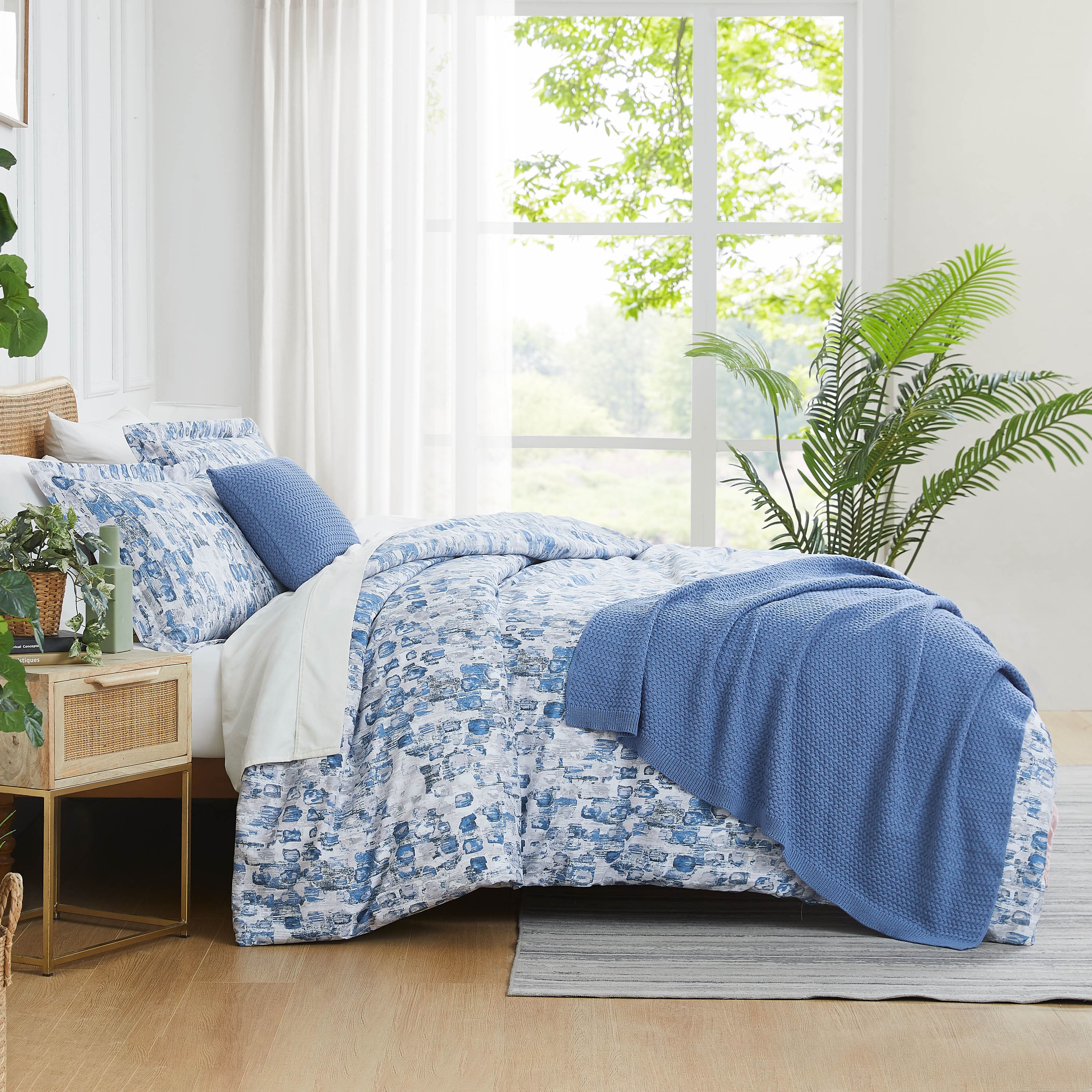 Side View of Rhythm 5-Piece Duvet Cover in blue#color_rhythm-blue