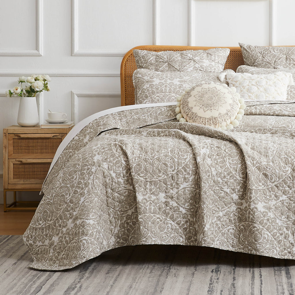 Ashanti 7-Piece Quilt Bedding Set