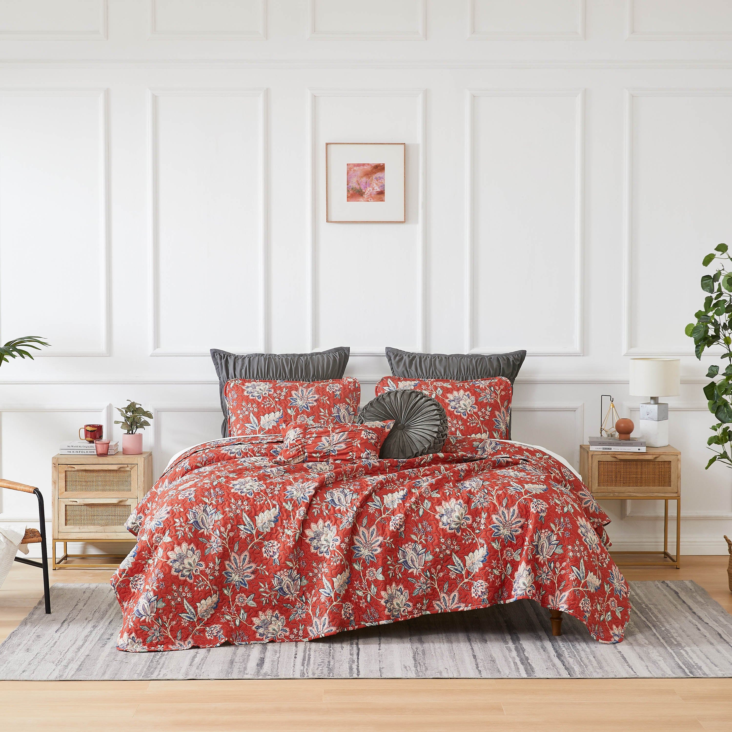 Top View of Jacobean Willow Oversized 7-Piece Quilt Set in Red#color_jacobean-willow-red