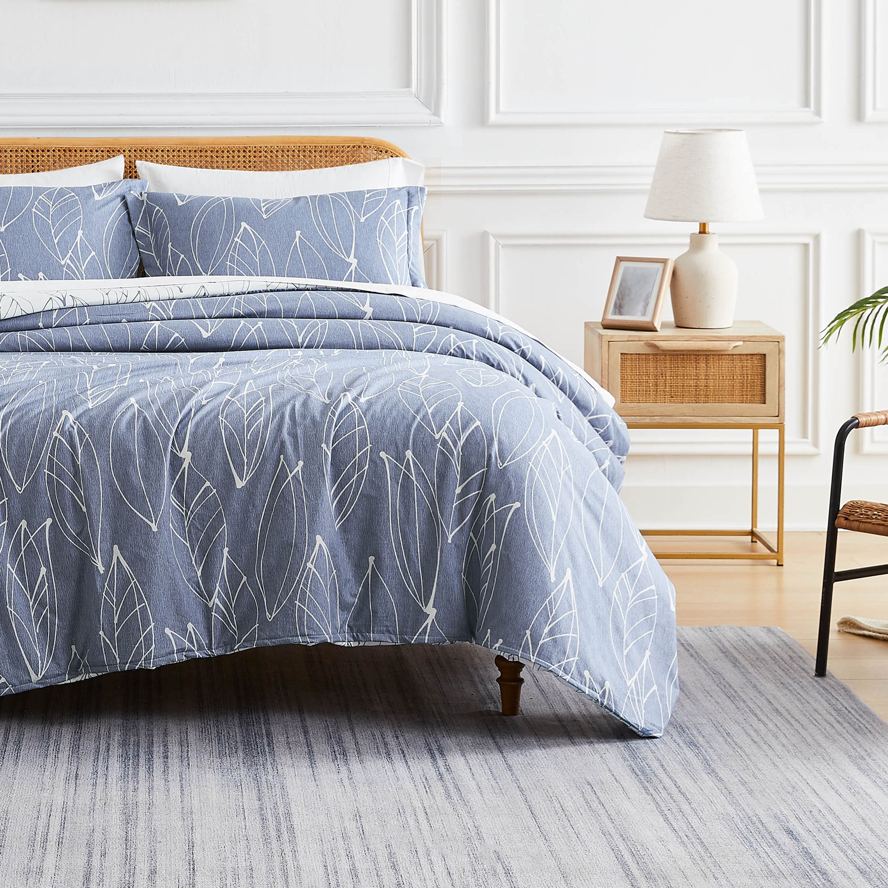 Modern Foliage Reversible Comforter Set