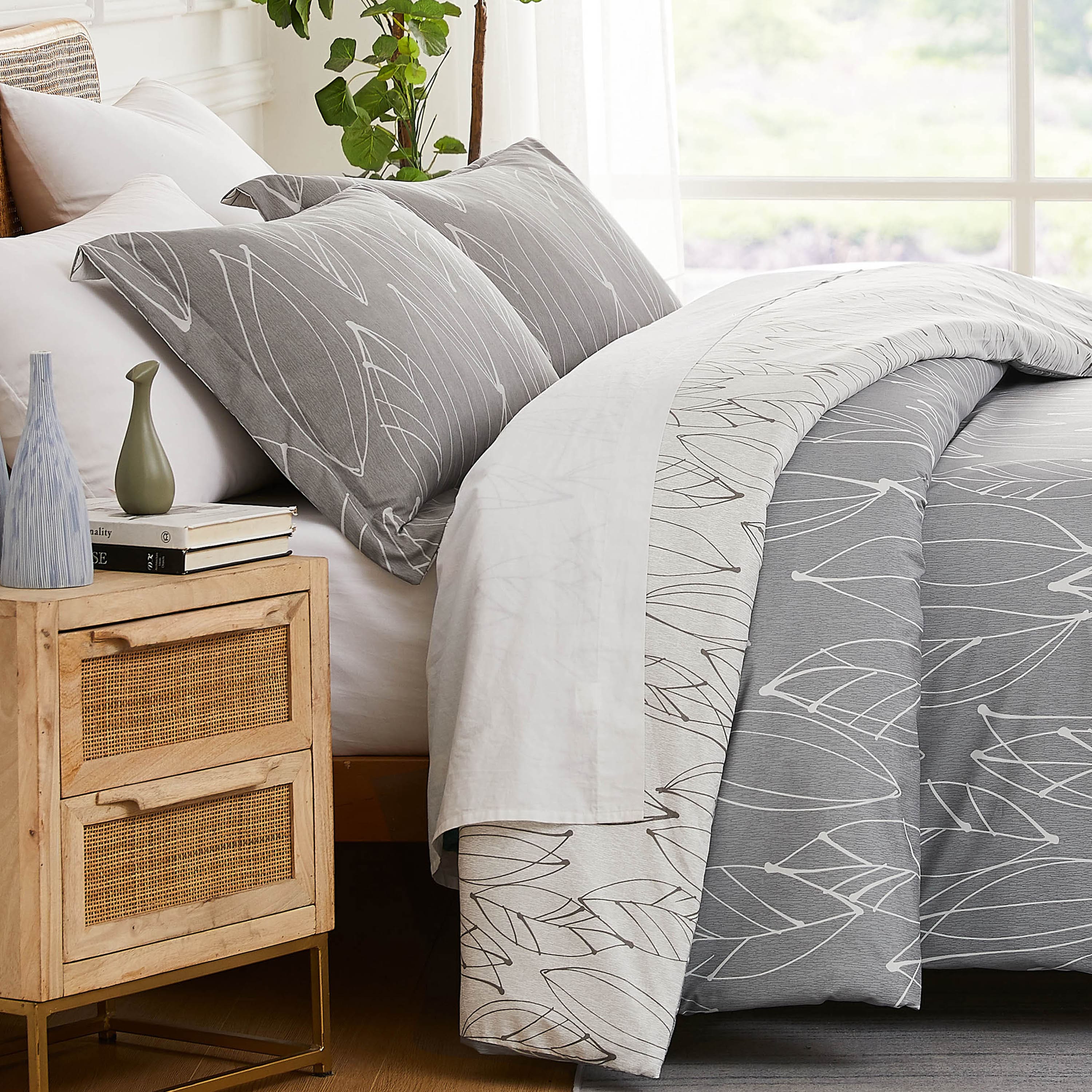 Modern Foliage Reversible Comforter Set