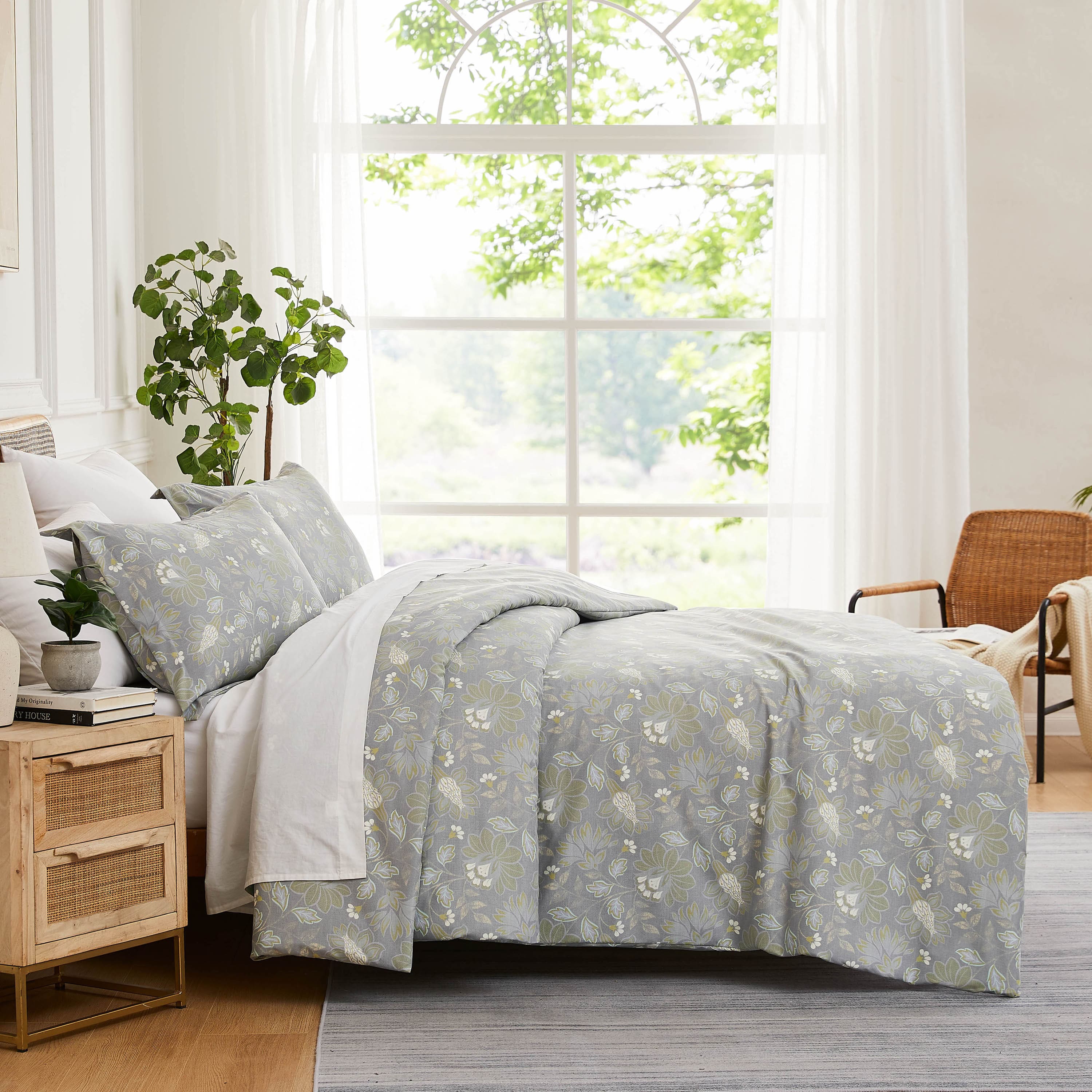 Infinite Blossom Comforter Set
