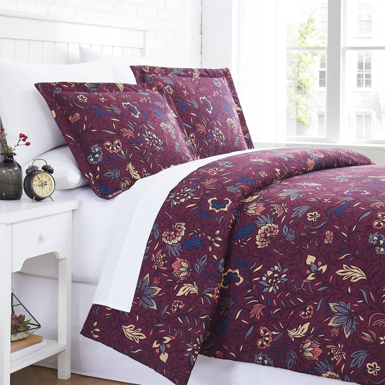 Blooming Blossoms Duvet Cover in Red#color_blooming-blossoms-red