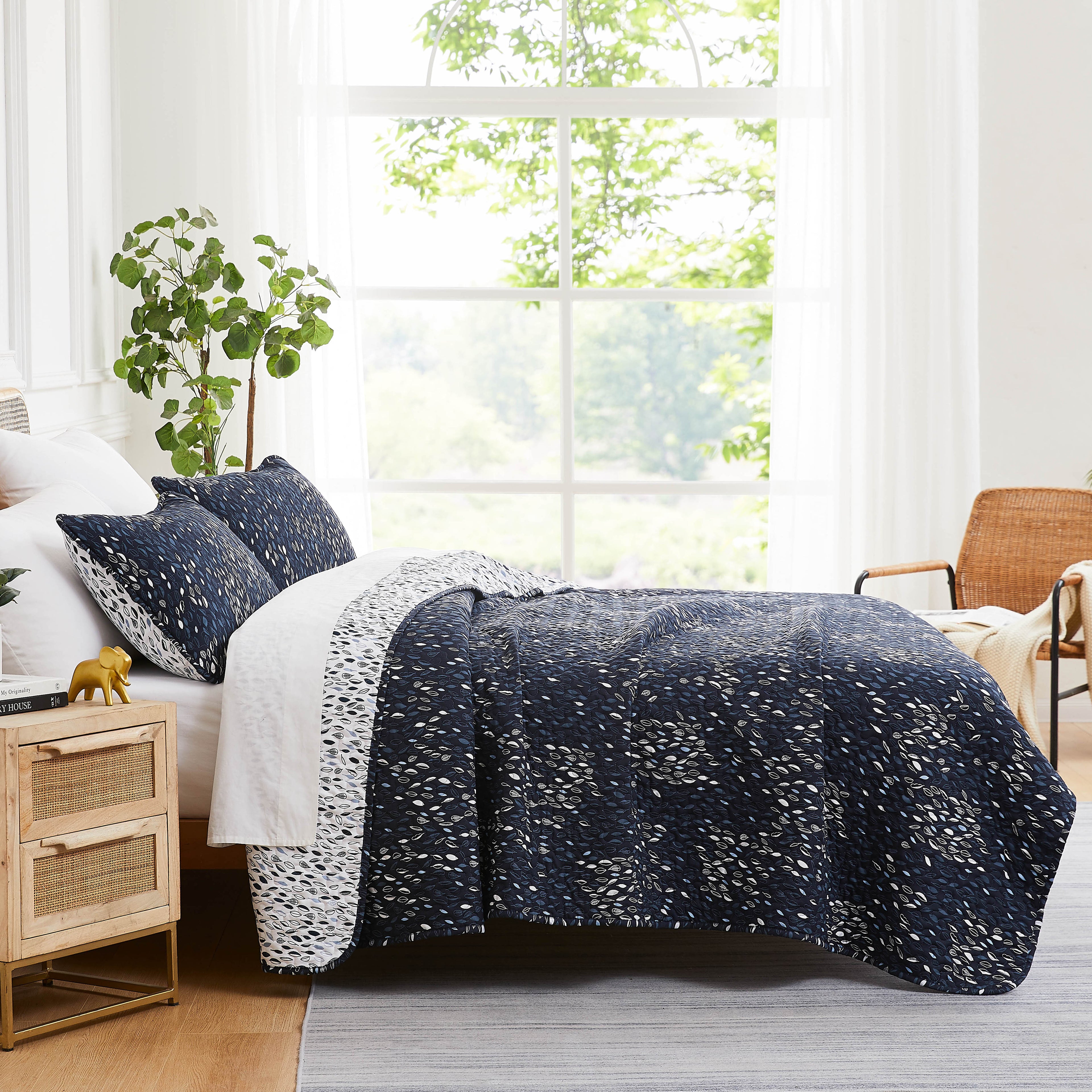 Botanical Leaves Reversible Quilt Set