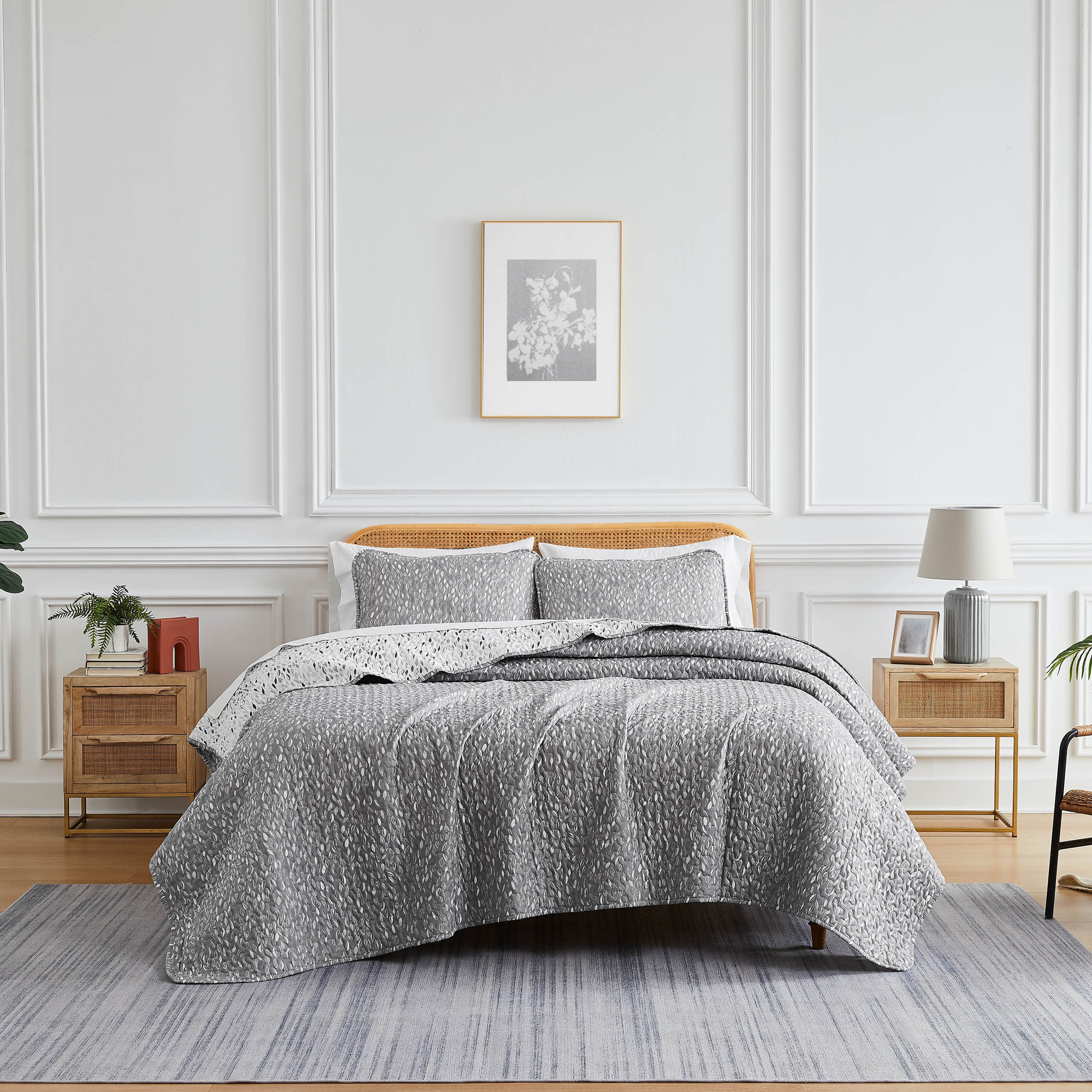 Front View of Botanical Leaves Quilt Set in grey#color-botanical-forest-grey
