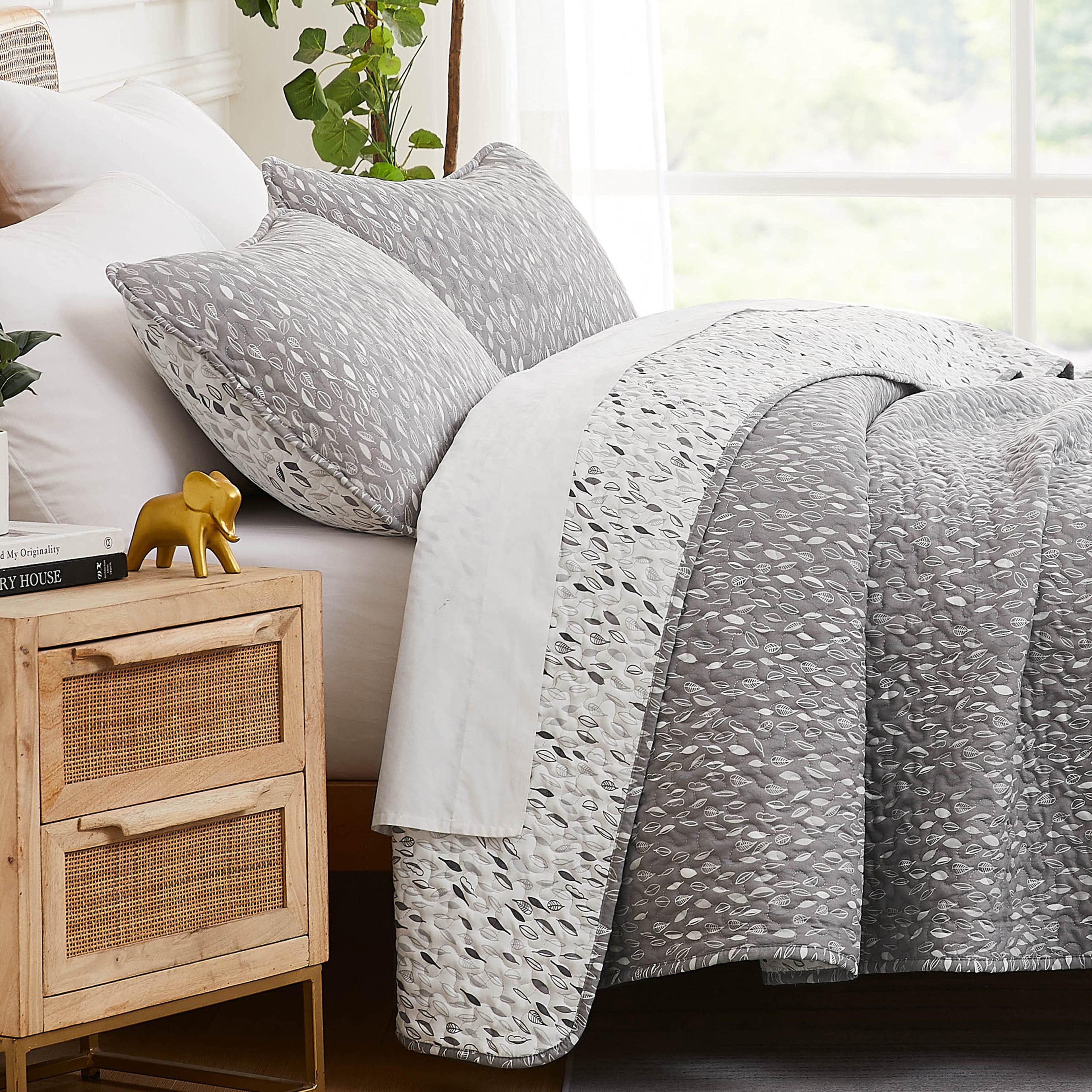 Botanical Leaves Reversible Quilt Set