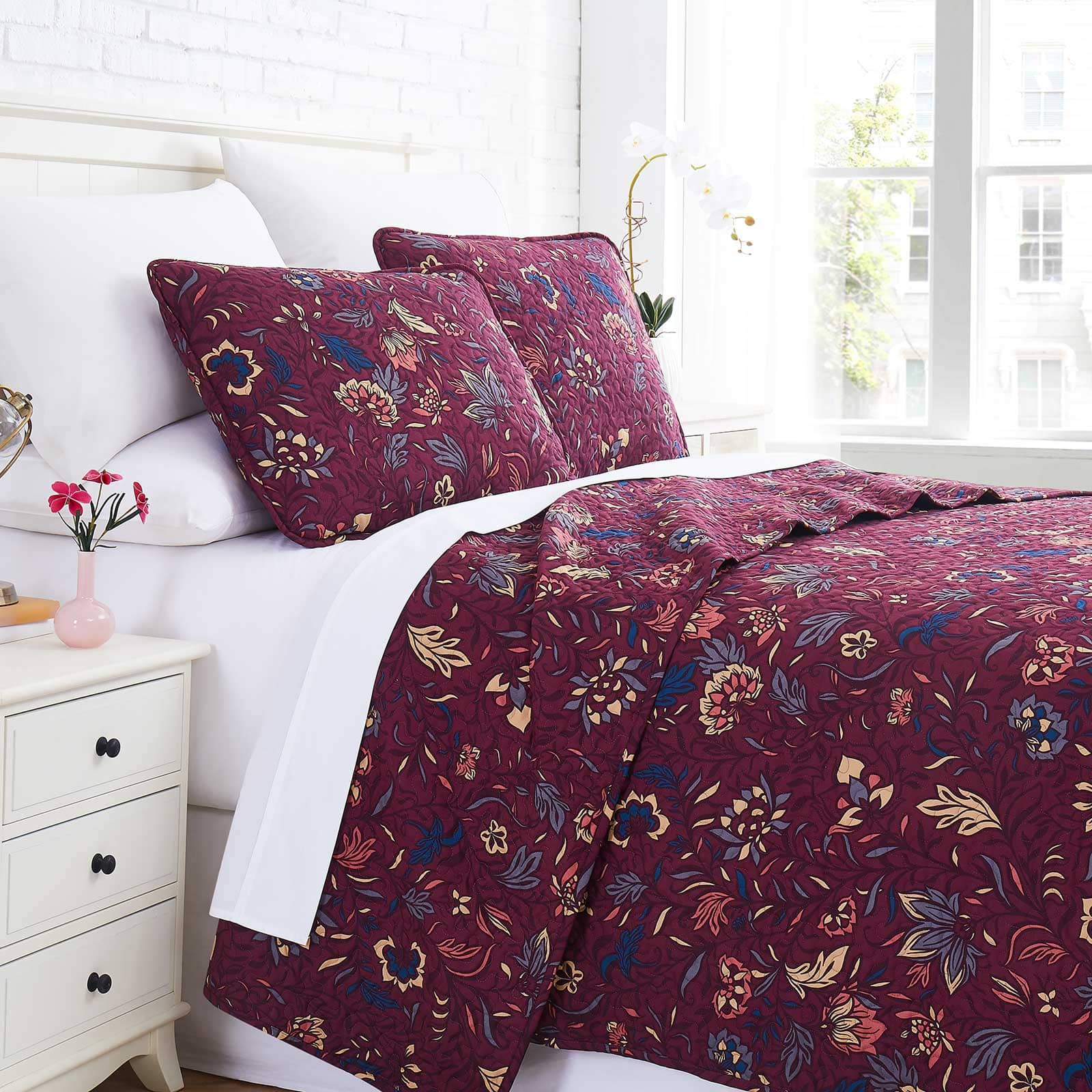 Blooming Blossoms Quilt Set in Red#color_blooming-blossoms-red
