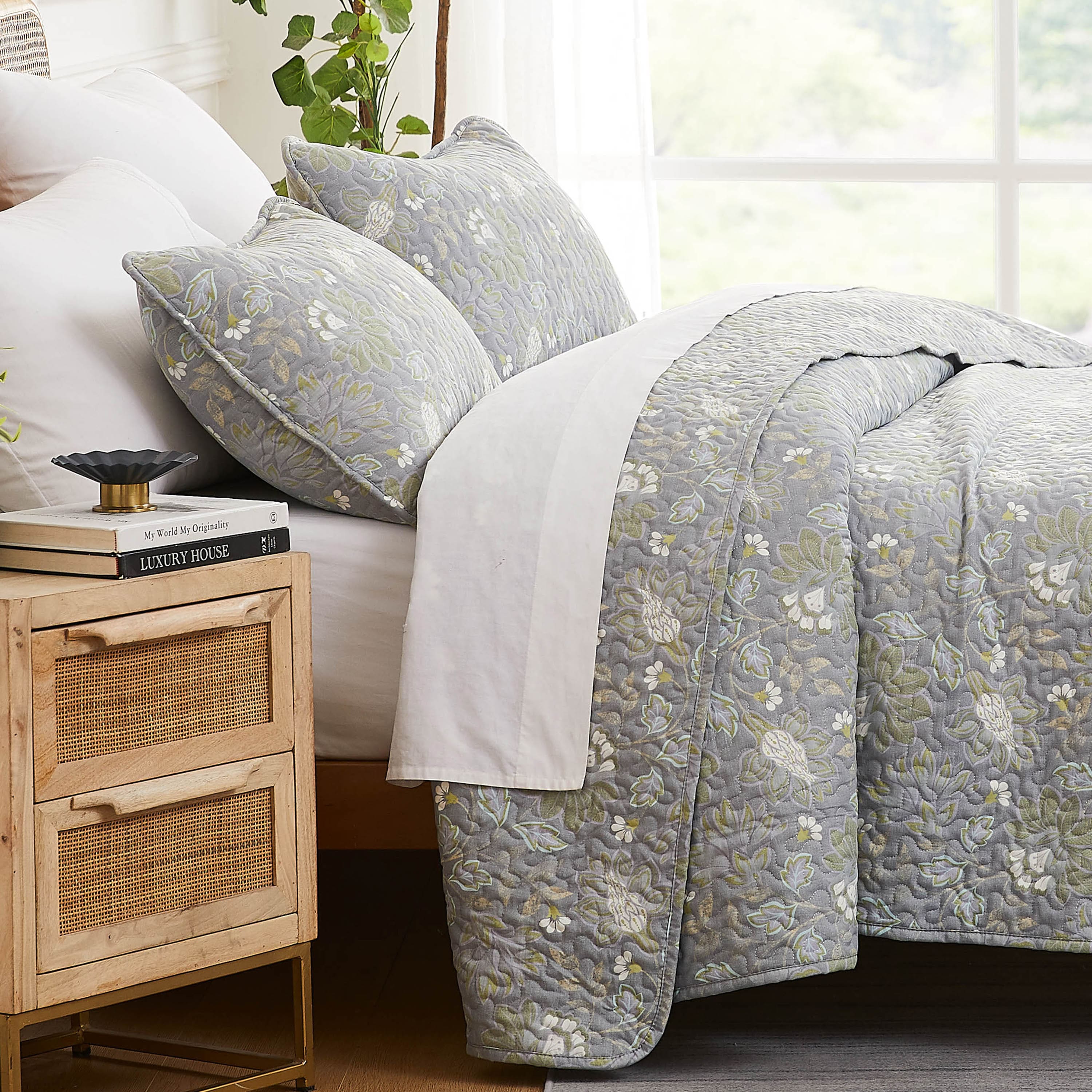 Infinite Blossom Quilt Set