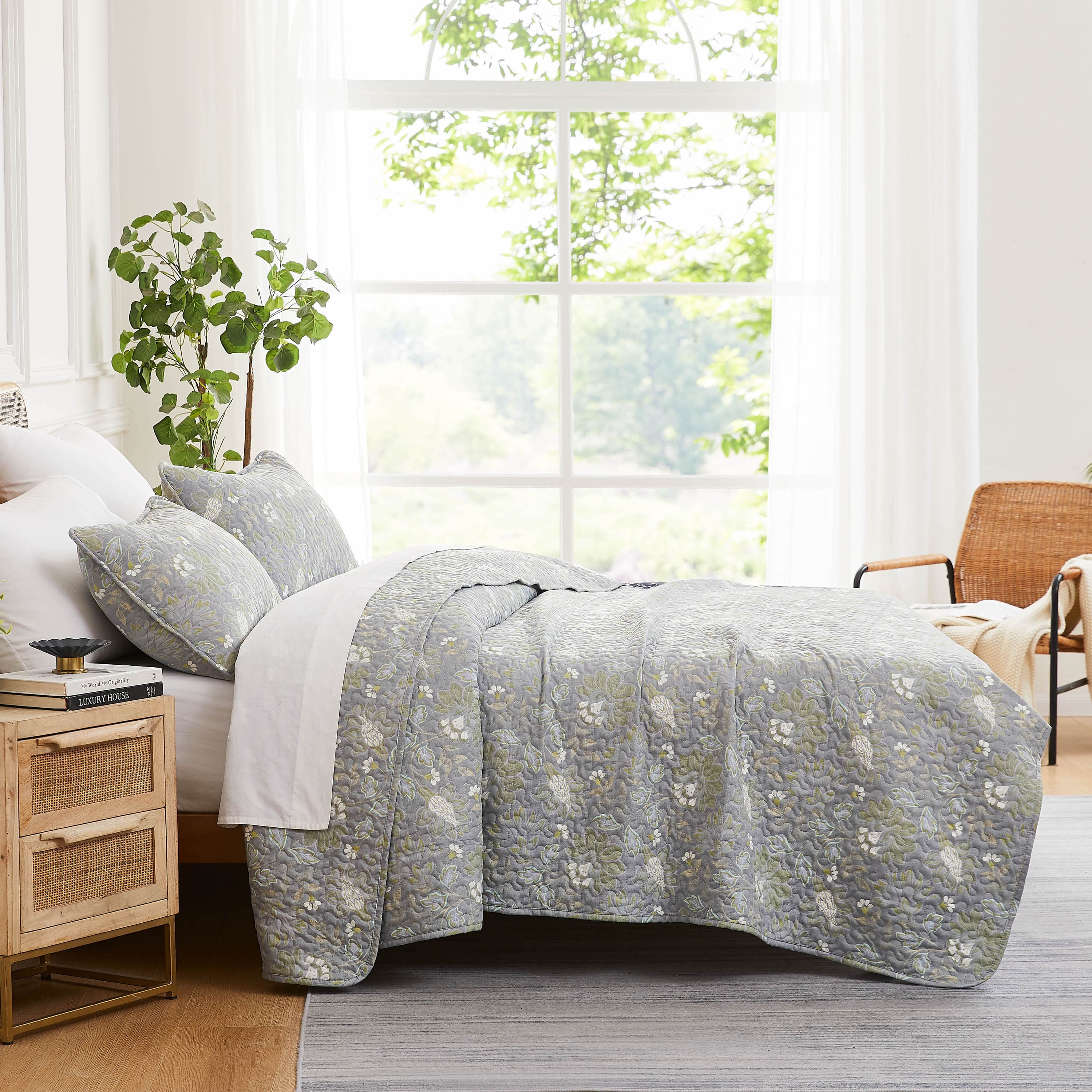 Infinite Blossom Quilt Set