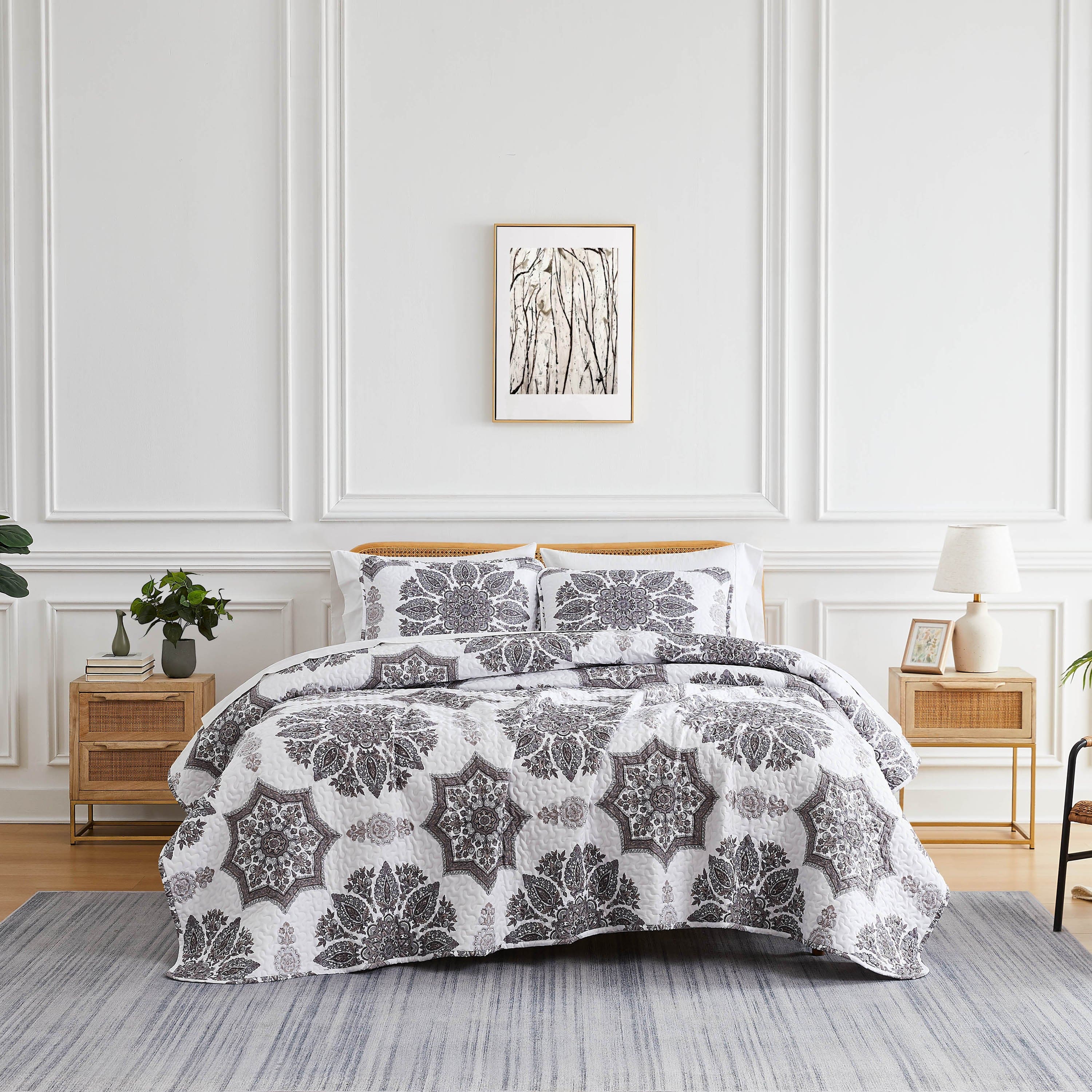 Front View of Infinity Quilt Set in grey#color_infinity-grey
