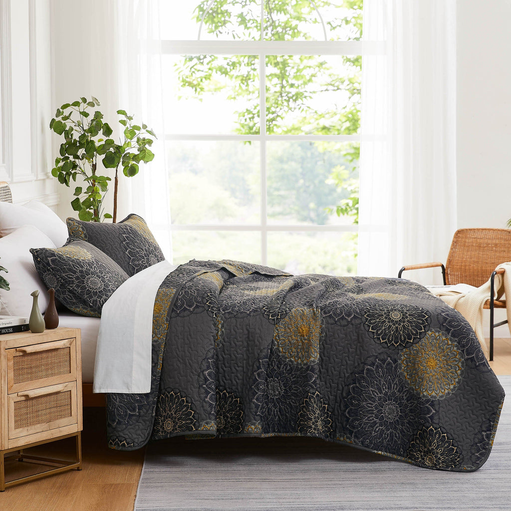 Midnight Floral Quilt Set