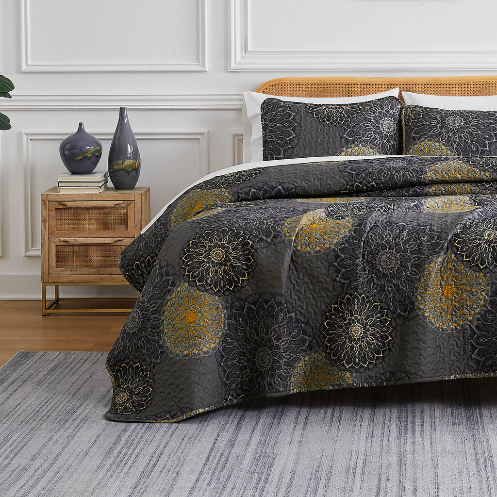 Midnight Floral Quilt Set
