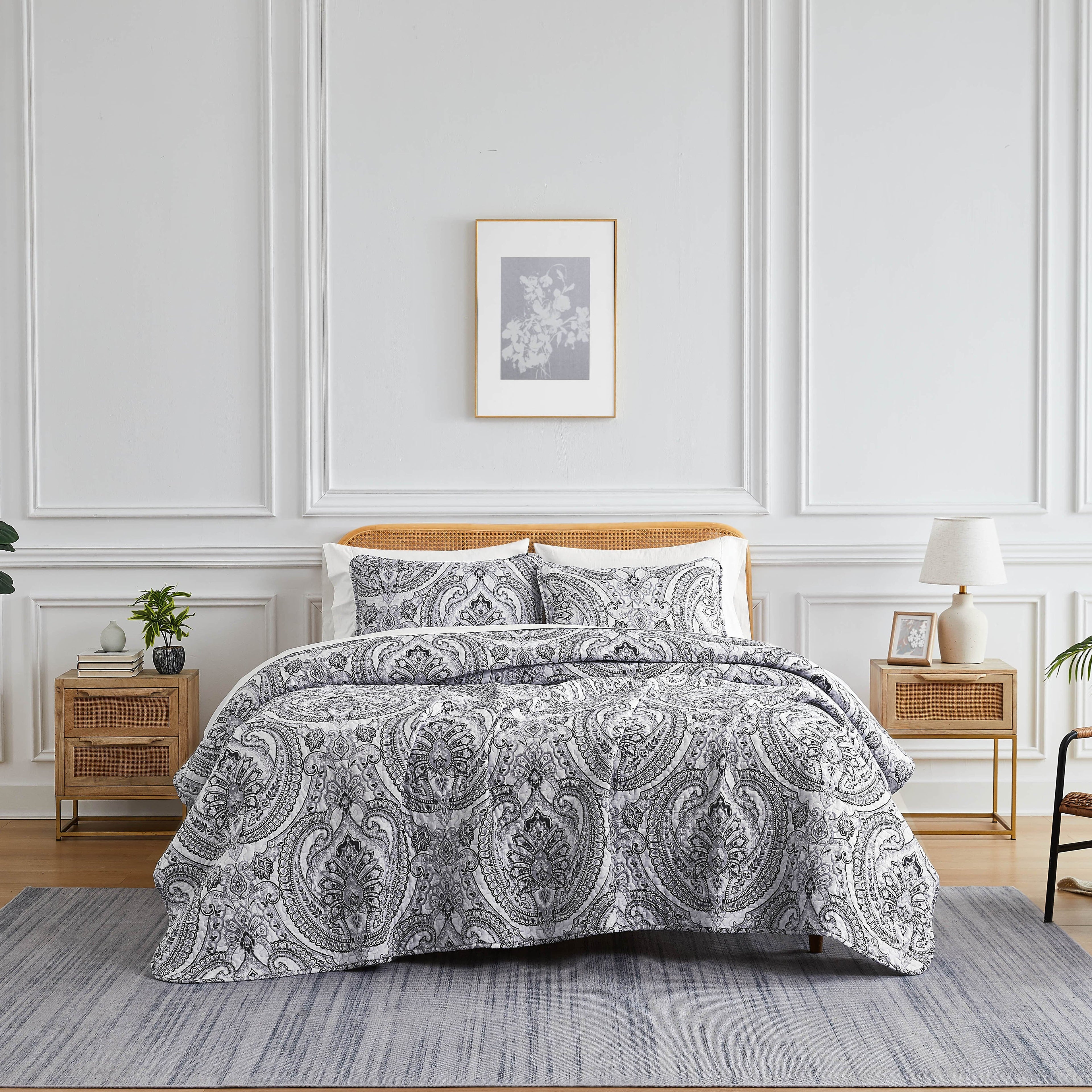 Front View of Pure Melody Quilt Set in black#color_pure-melody-black