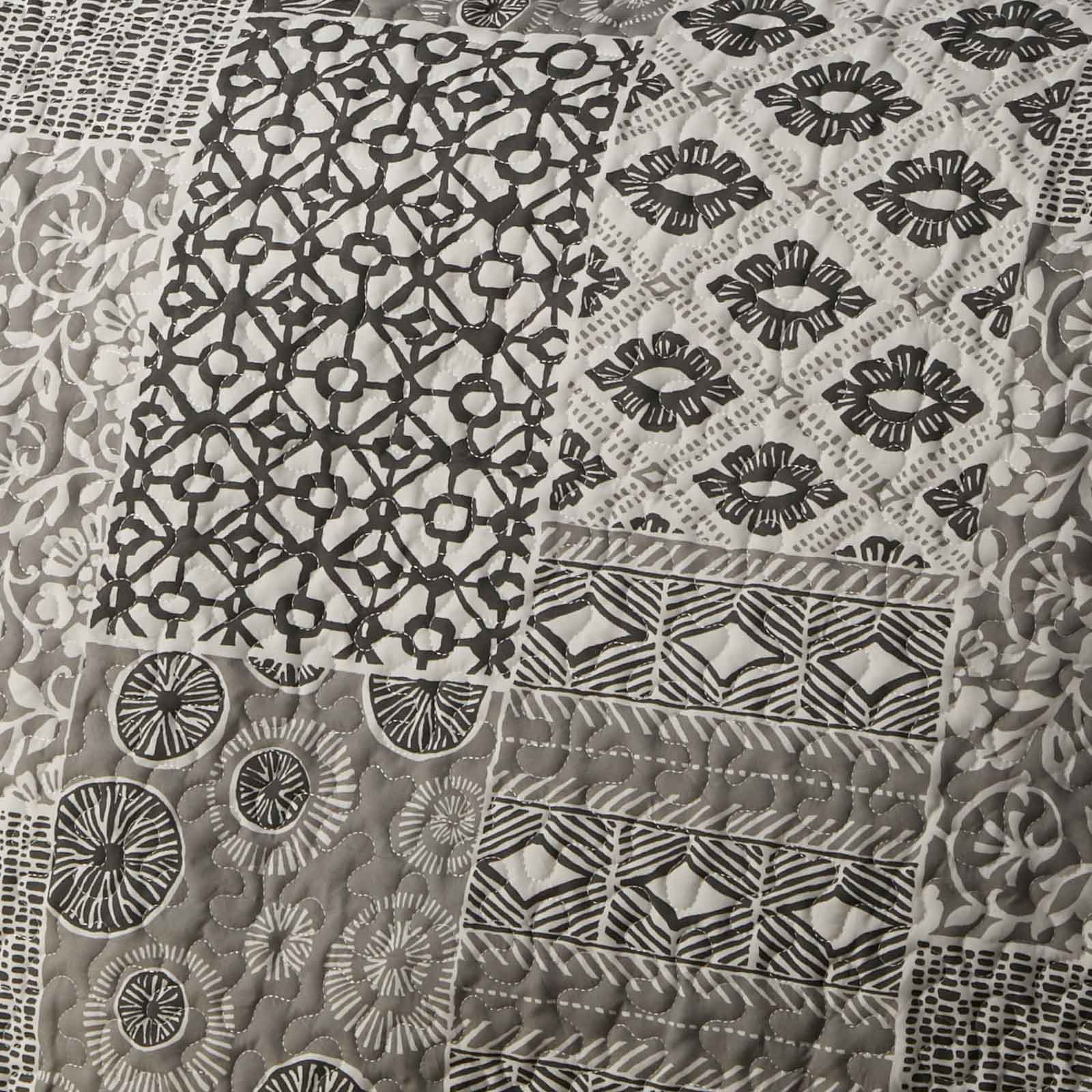 Global Patchwork Quilt Set