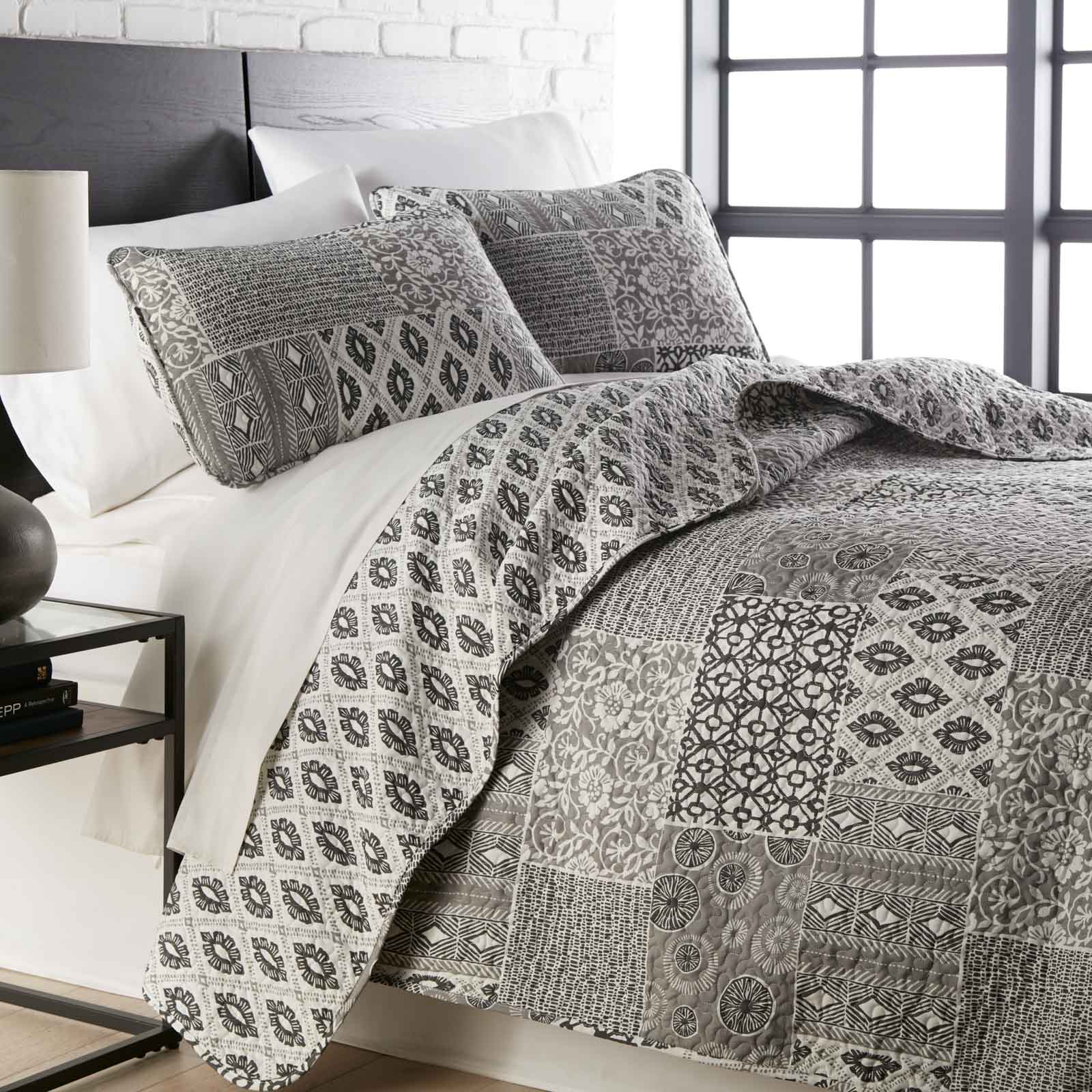 Global Patchwork Quilt Set