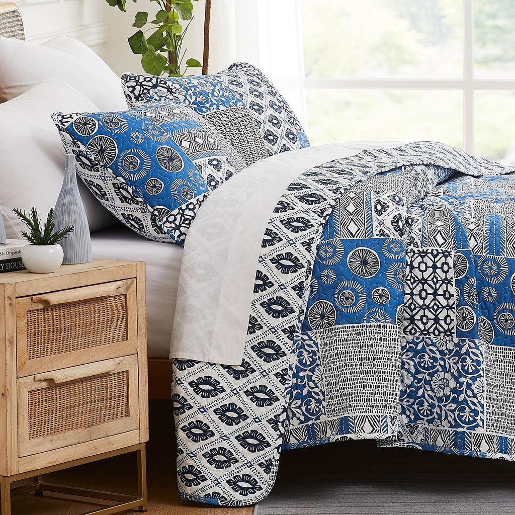 Global Patchwork Quilt Set