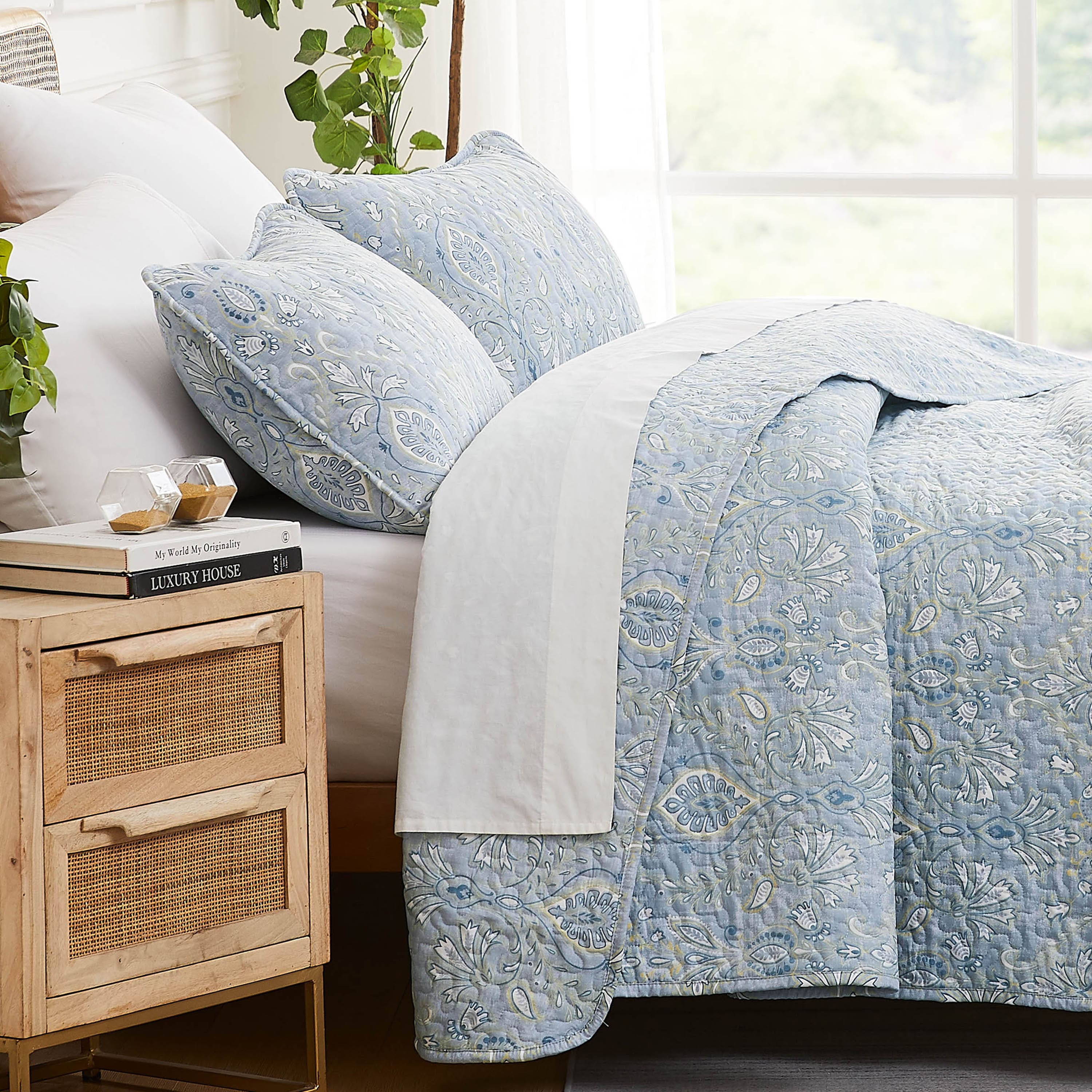 Paisley Grace Quilt Set