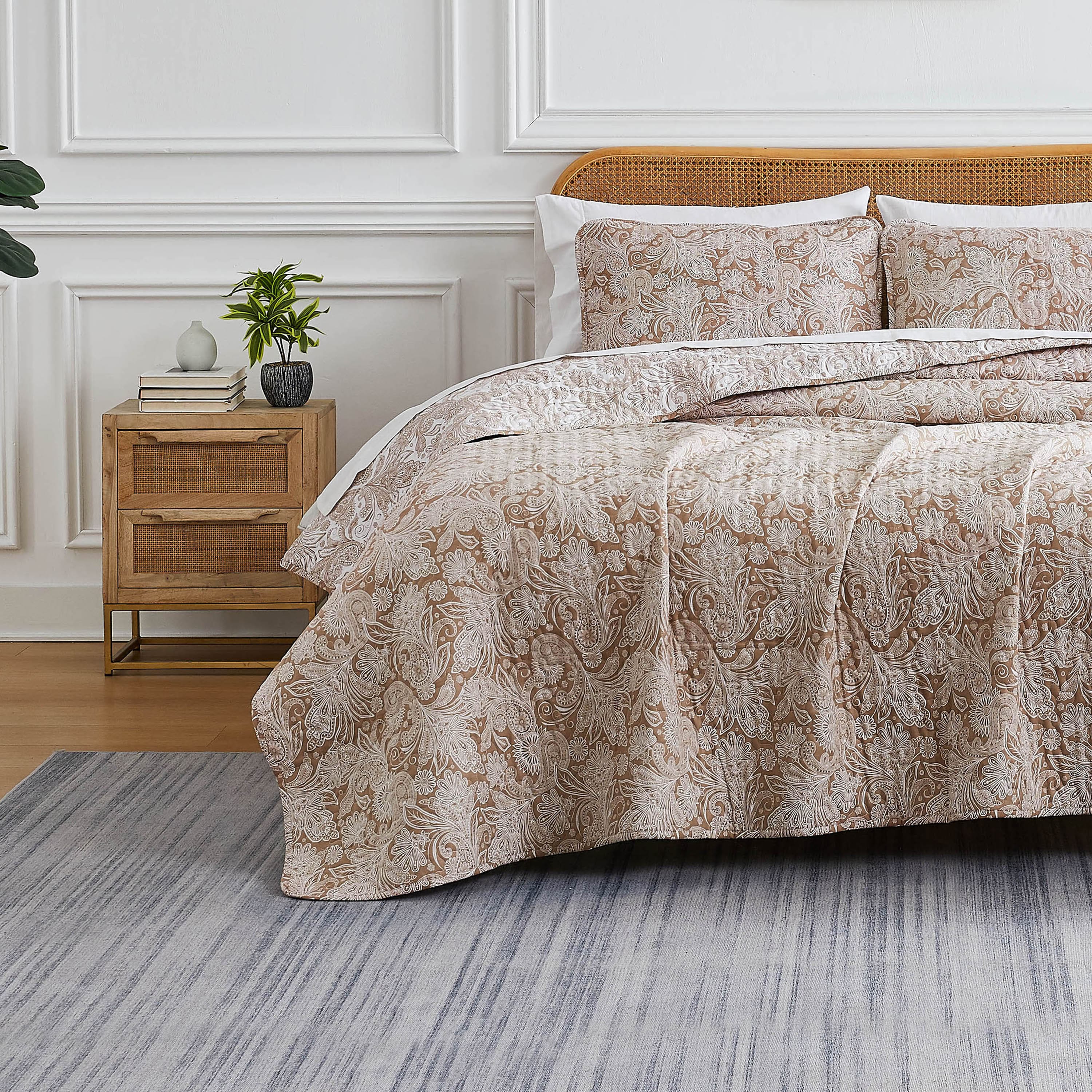 Perfect Paisley Reversible Quilt Set