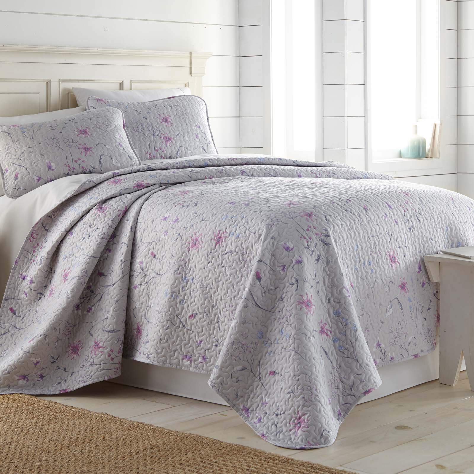 Secret Meadow Quilt SetSide View of Secret Meadow Quilt Set in Grey#color_secret-meadow-grey